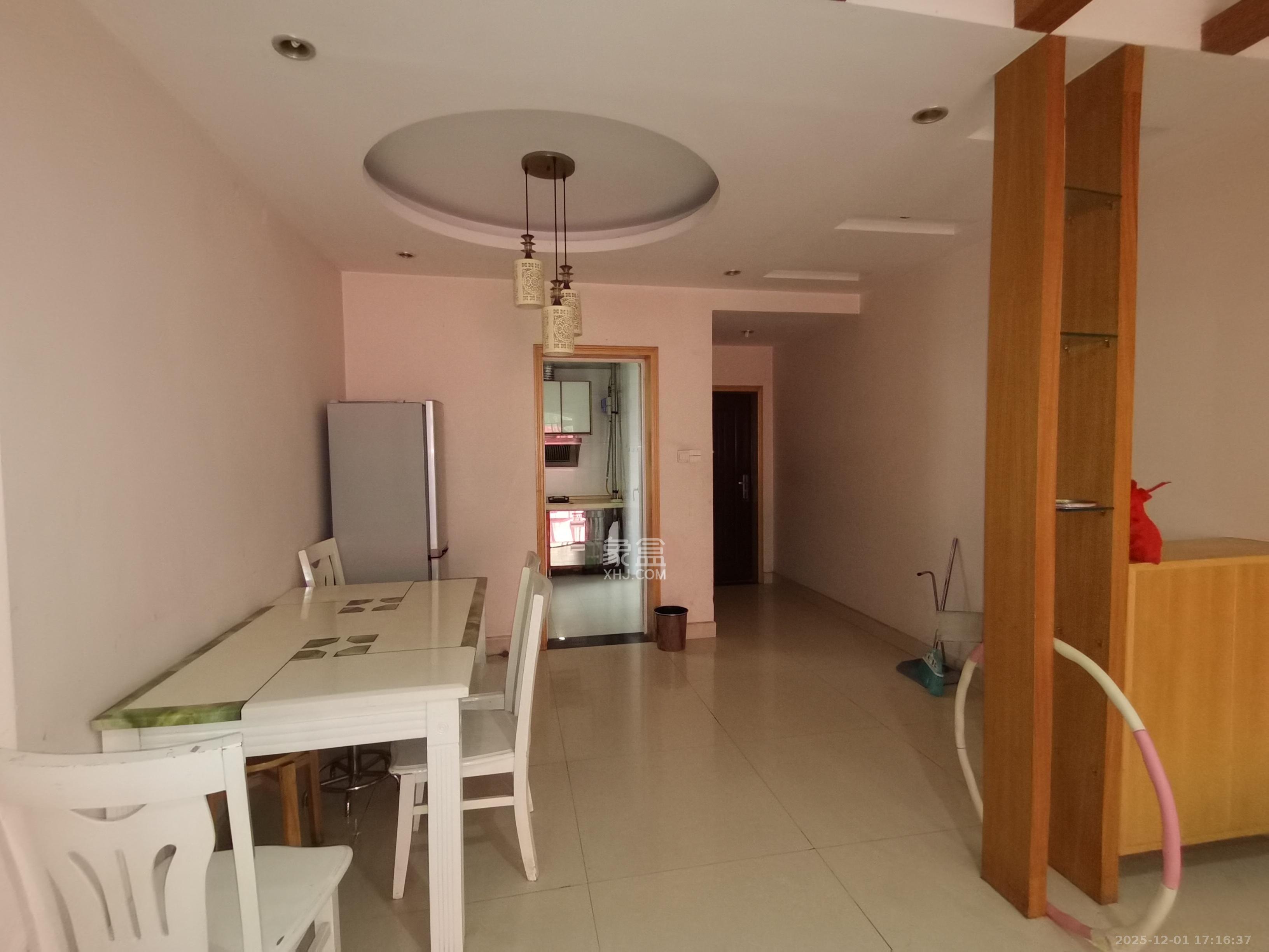 嘉盛华庭（一期、二期、三期）  2室2厅1卫    2100.0元/月室内图