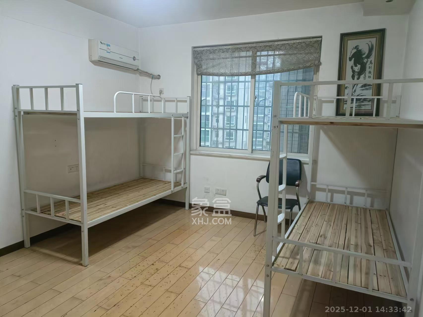 麓谷加州阳光 4室2厅2卫 3000.0元/月 麓谷加州阳光 4室2厅2卫 3000.0元/月室内图