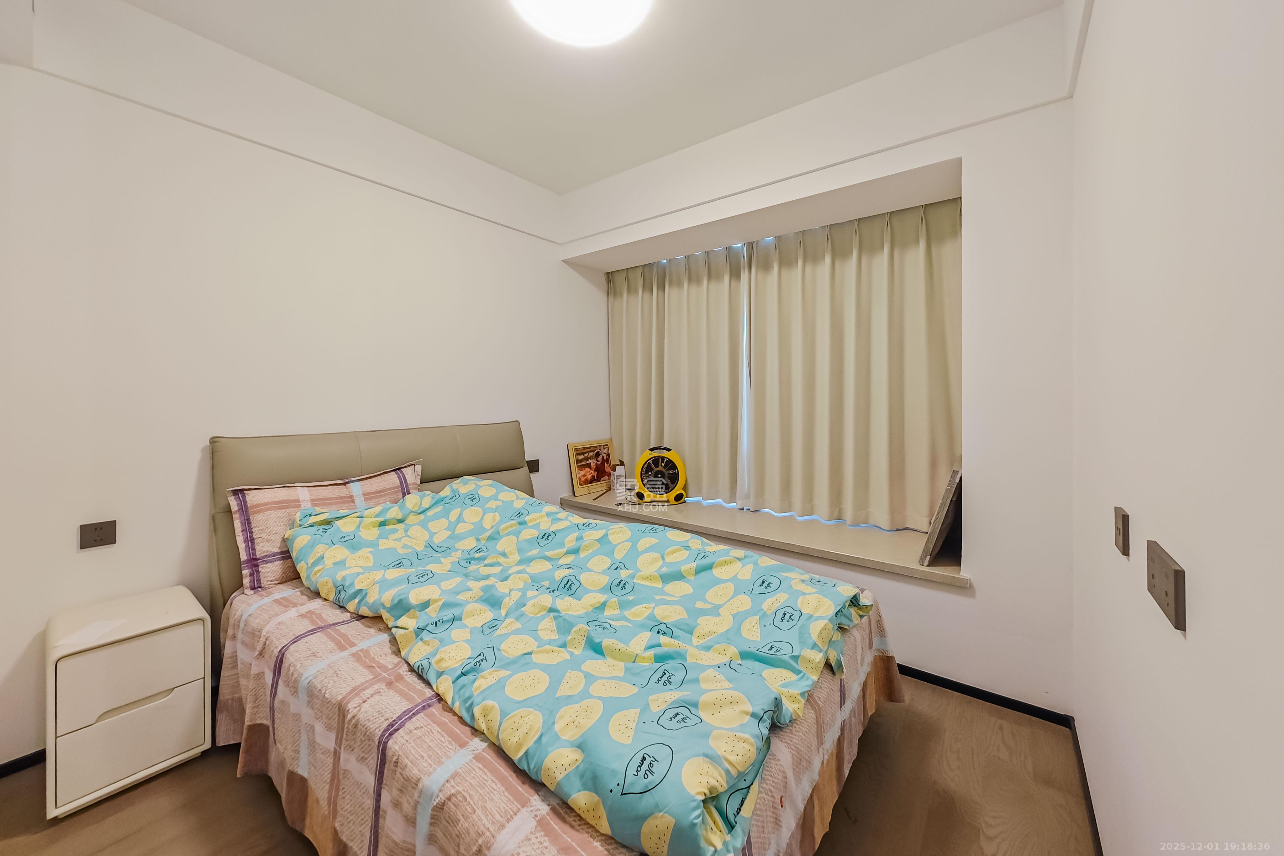 轨道万科悦府  4室2厅2卫    220.0万卧室