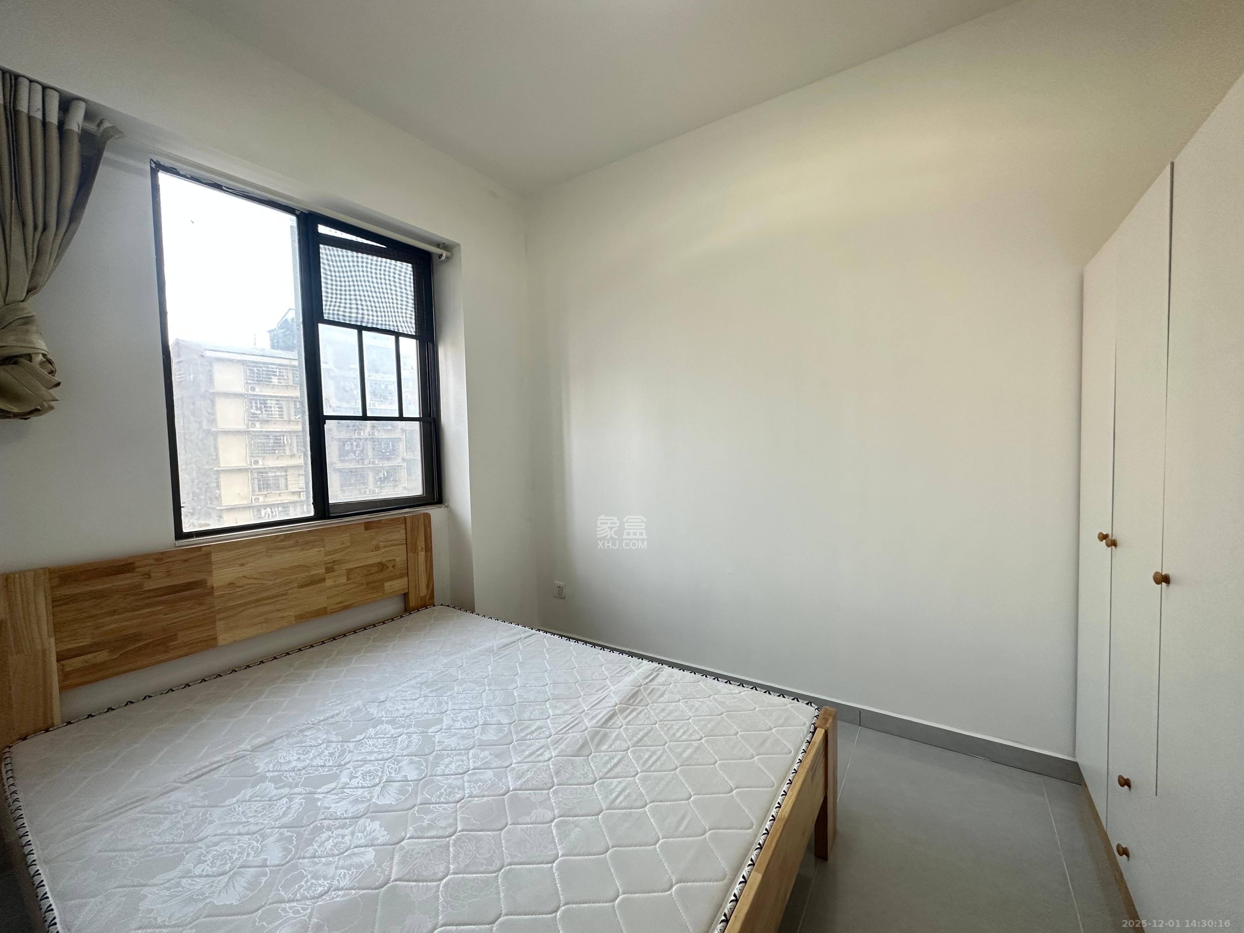 麓谷小镇  3室2厅1卫    2300.0元/月室内图