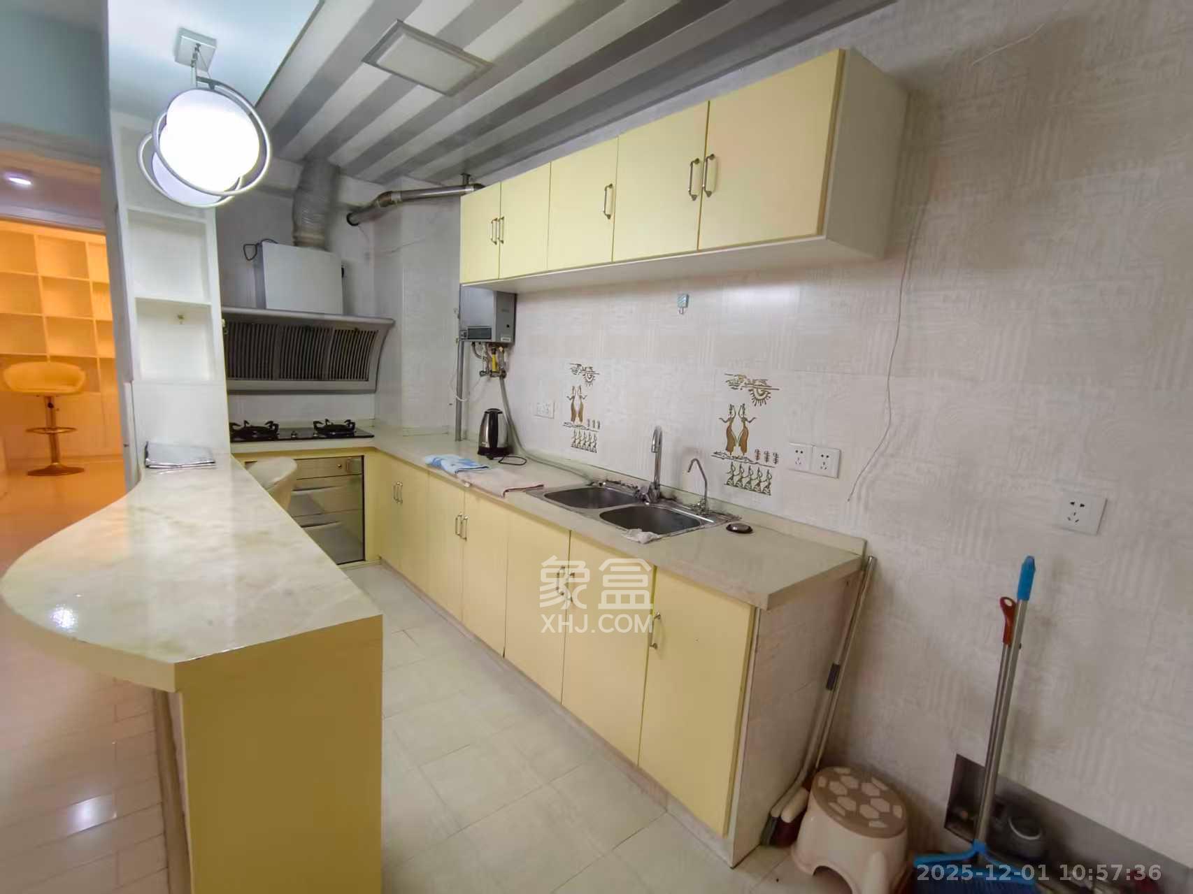 阳光100二期  3室2厅1卫    2200.0元/月室内图