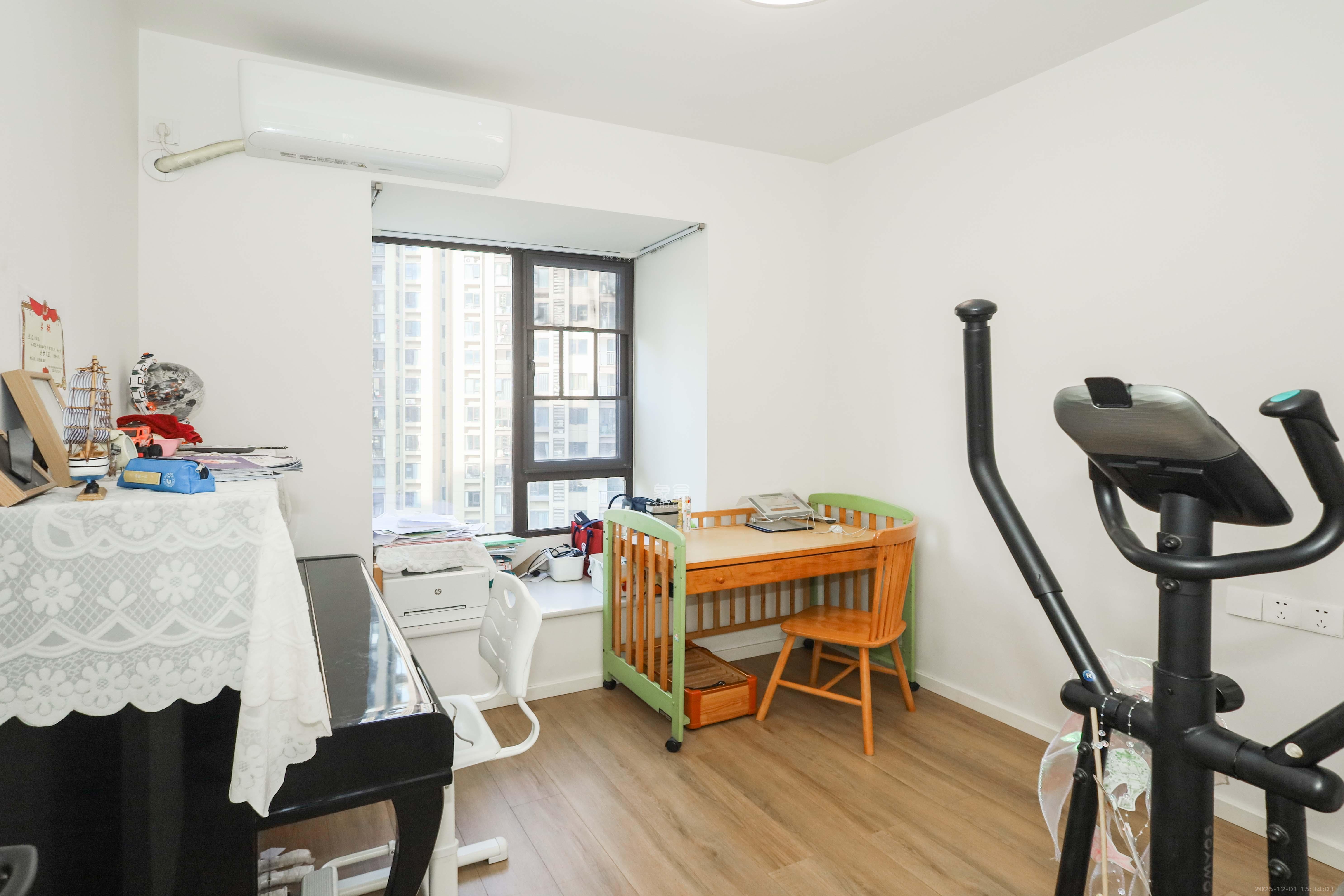 中国铁建梅溪青秀三期  4室2厅2卫    197.0万卧室