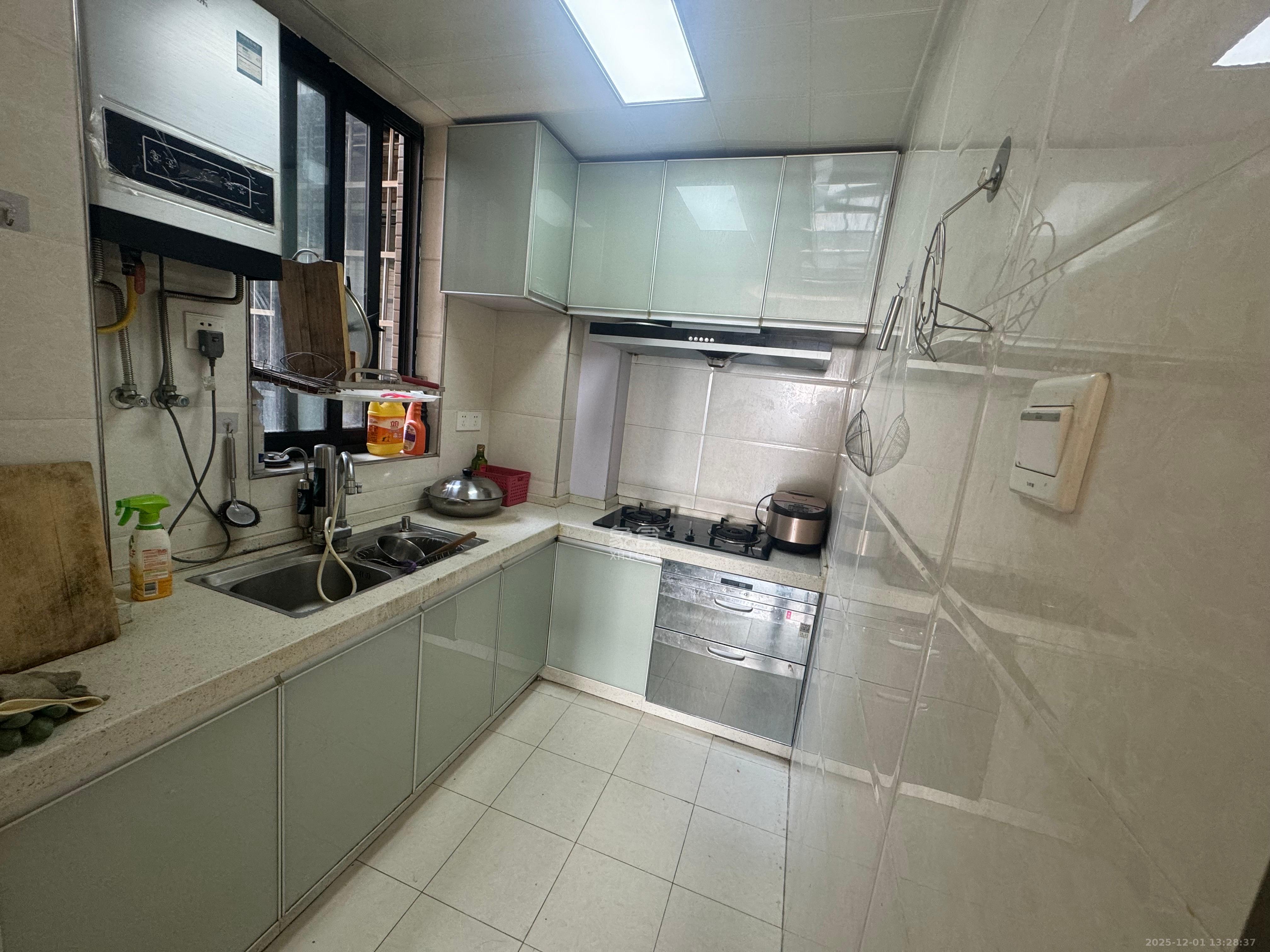 阿普阿布  3室2厅1卫    2600.0元/月室内图