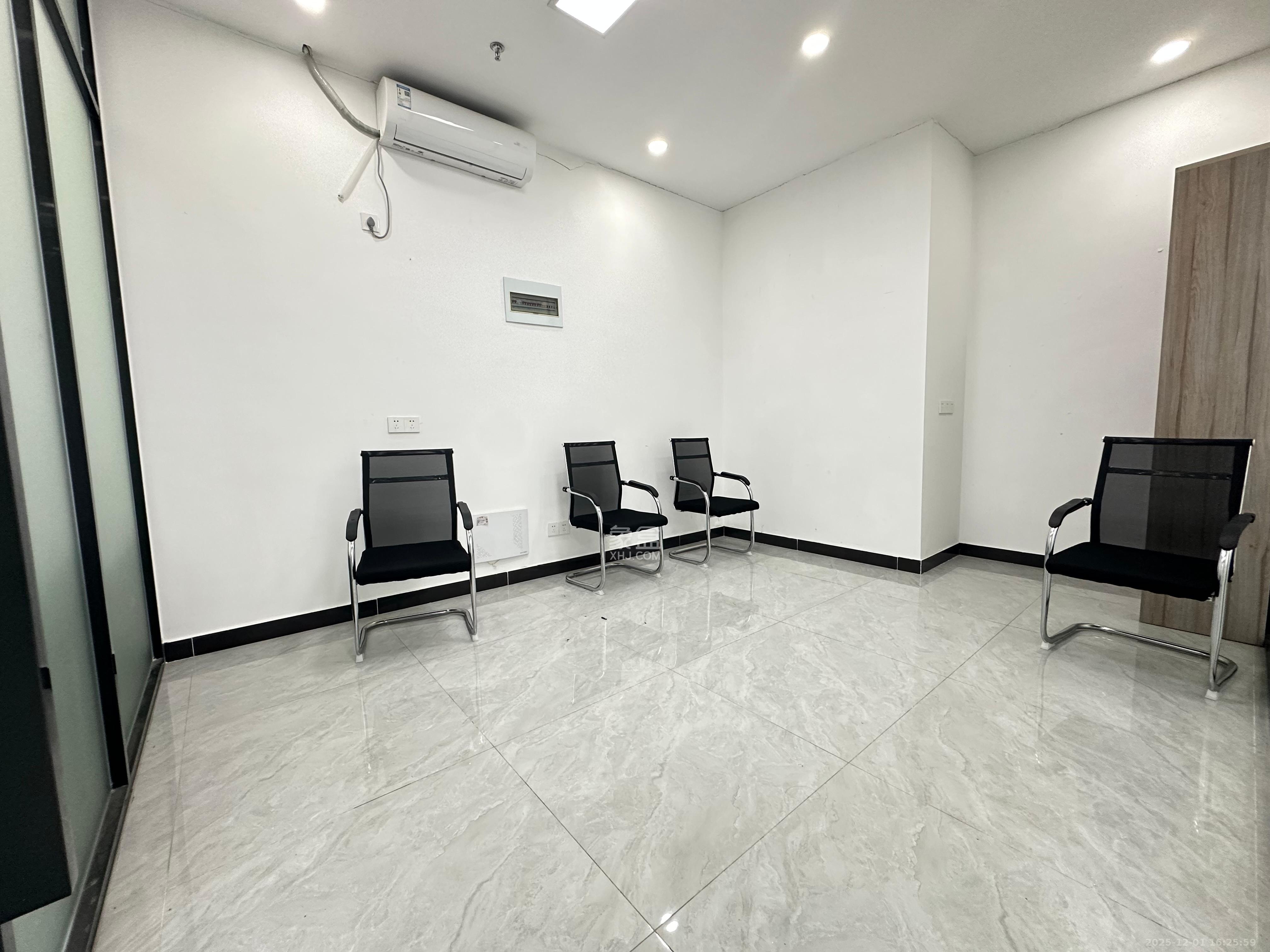 奥克斯滨仕花园（奥克斯洋湖广场/奥克斯中心）  3室2厅2卫    6600.0元/月室内图