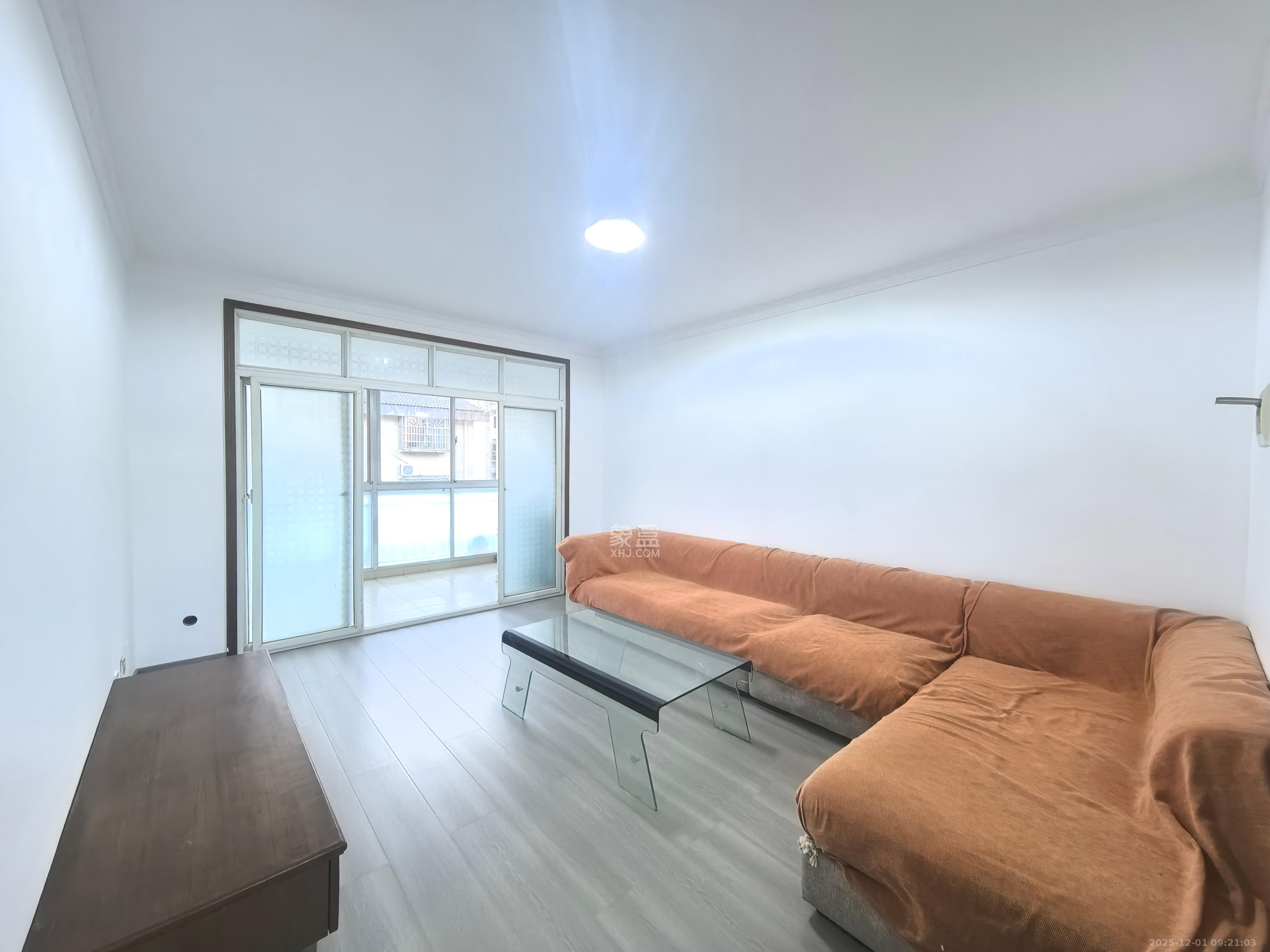 雄海花园  2室2厅1卫    2100.0元/月