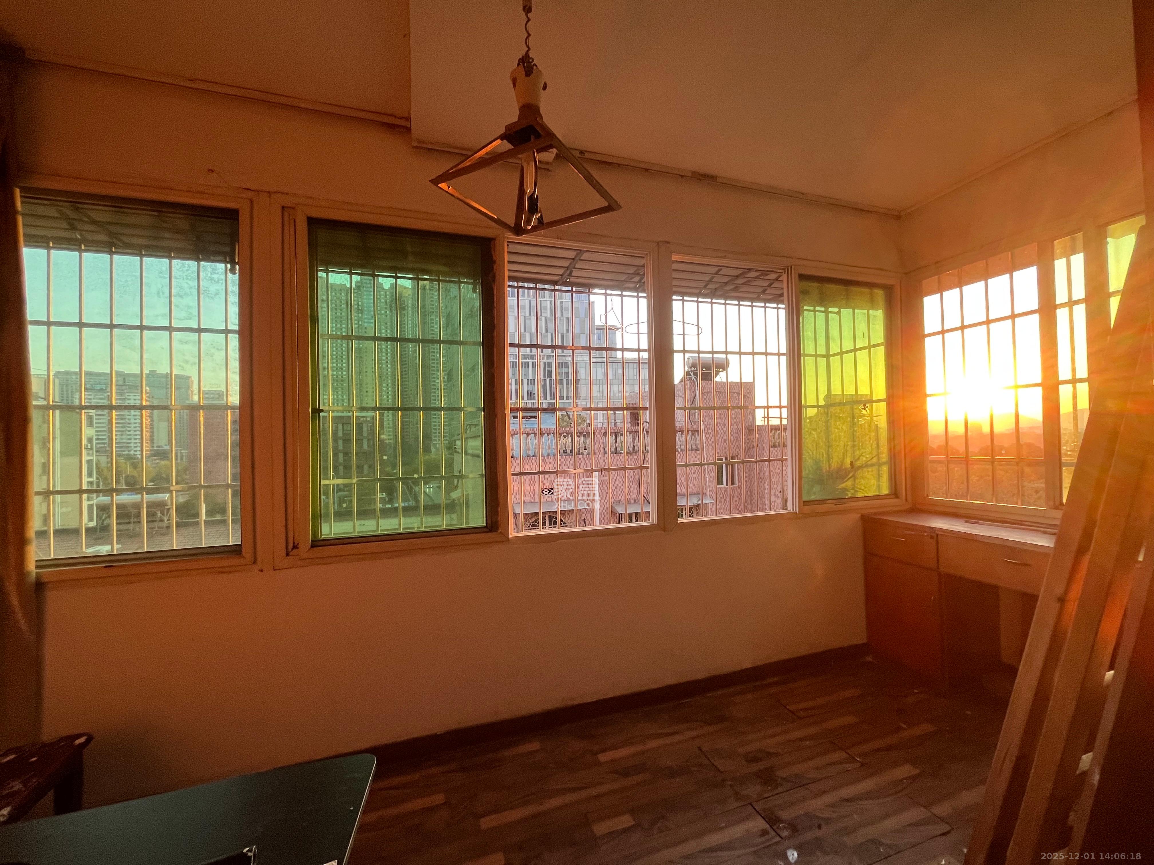 枣子园小区 3室2厅1卫 2400.0元/月 枣子园小区 3室2厅1卫 2400.0元/月室内图