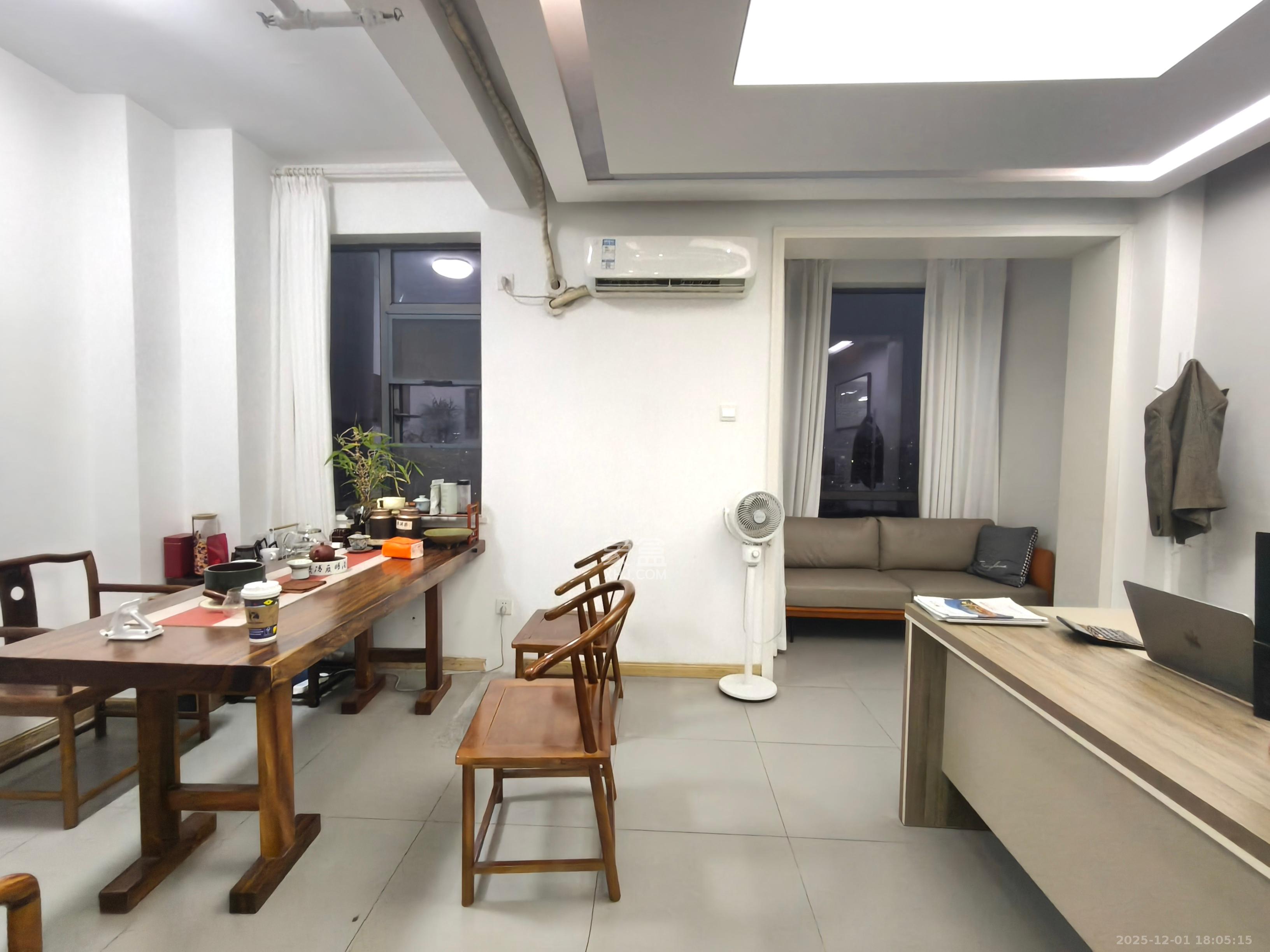 长房中庭国际(东郡华蓉广场) 2室1厅1卫 3500.0元/月 长房中庭国际(东郡华蓉广场) 2室1厅1卫 3500.0元/月室内图