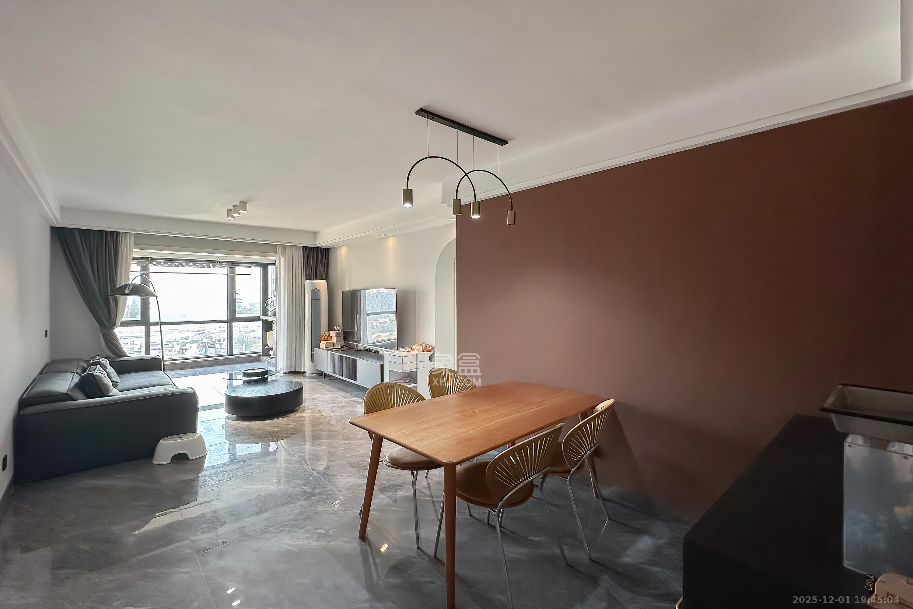 上园商住小区  3室2厅1卫    140.0万客厅