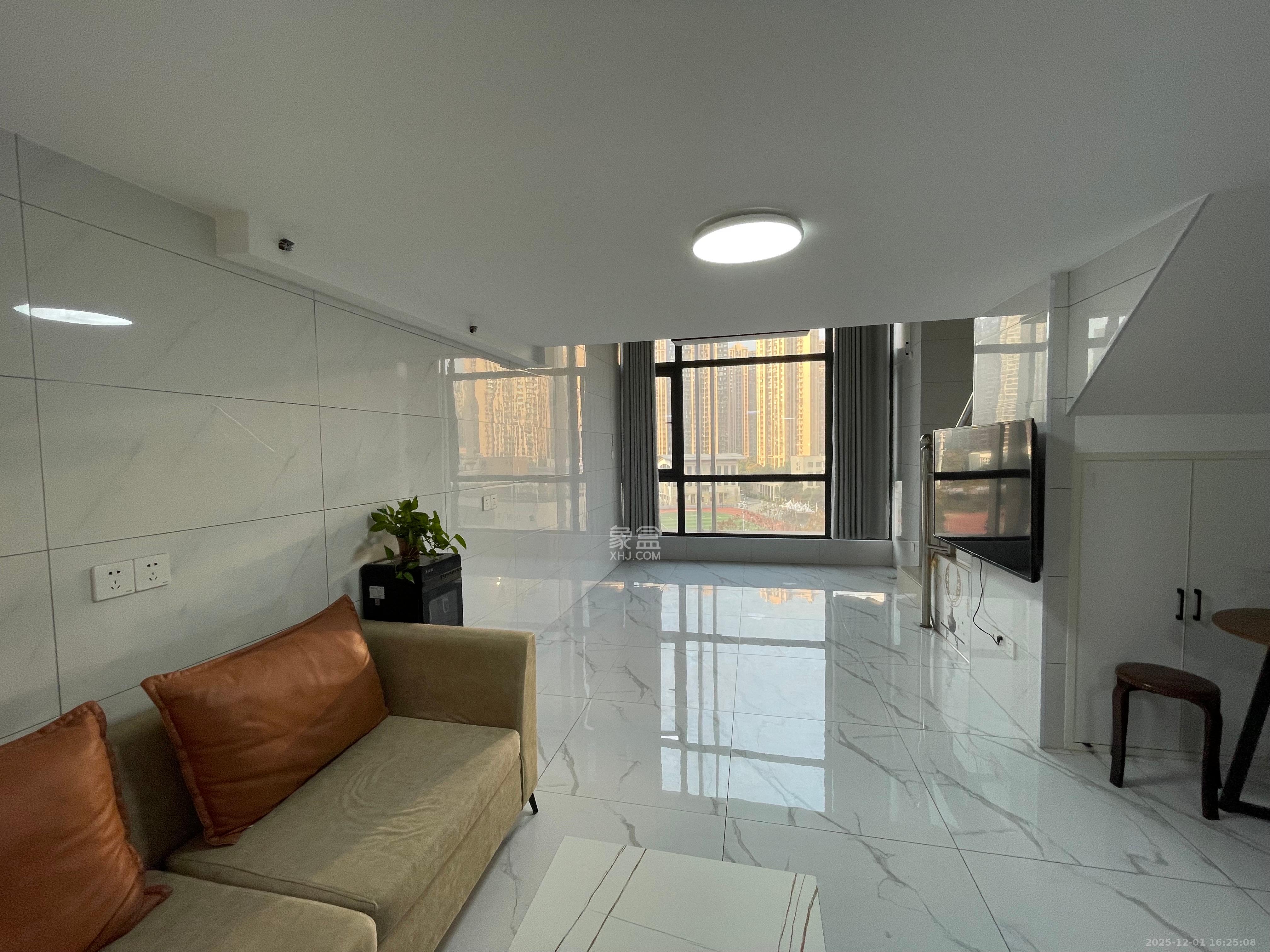 中国铁建梅溪青秀三期 1室1厅1卫 2200.0元/月 中国铁建梅溪青秀三期 1室1厅1卫 2200.0元/月室内图