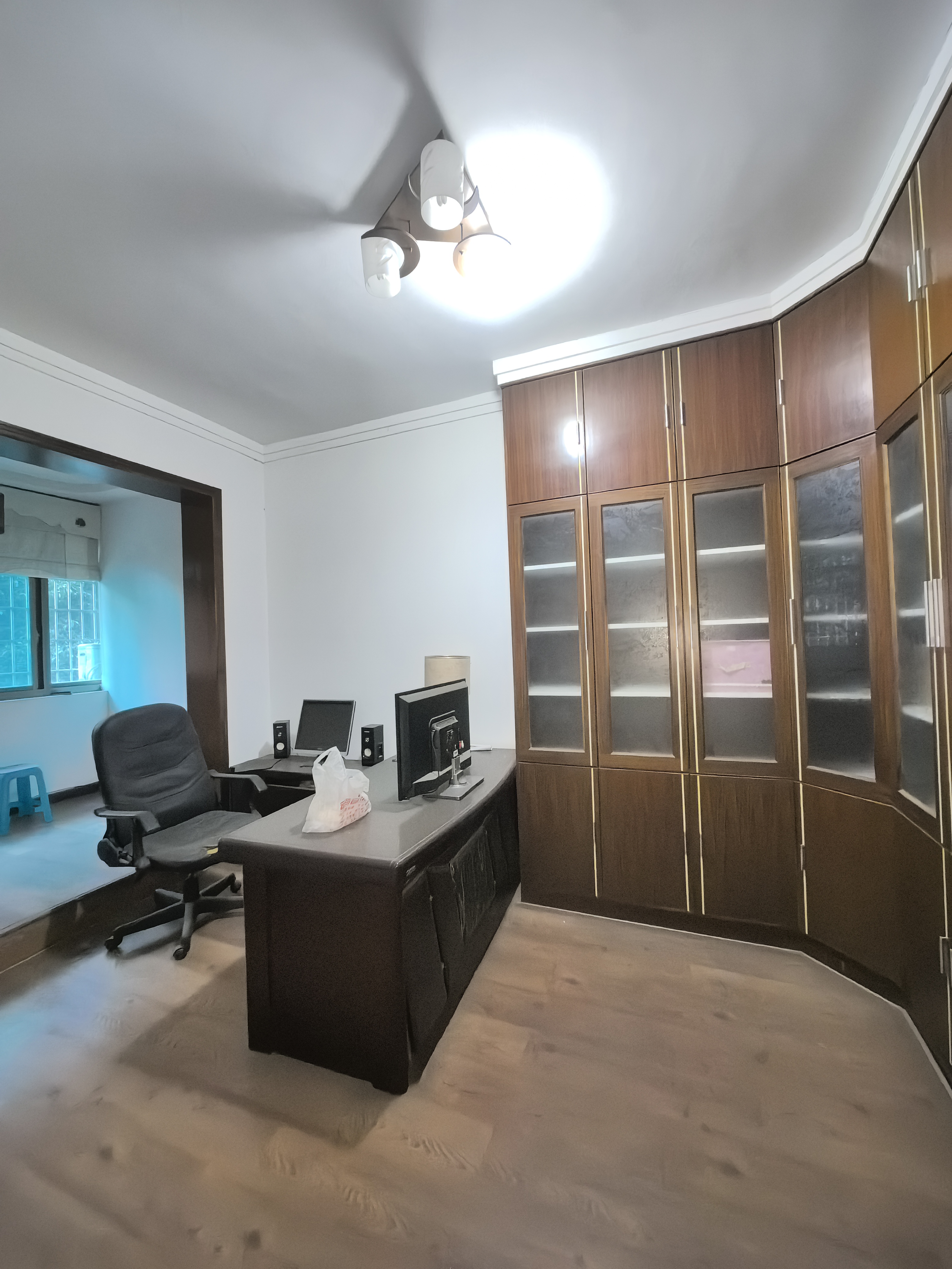 中级人民法院  0室0厅0卫    78.0万客厅