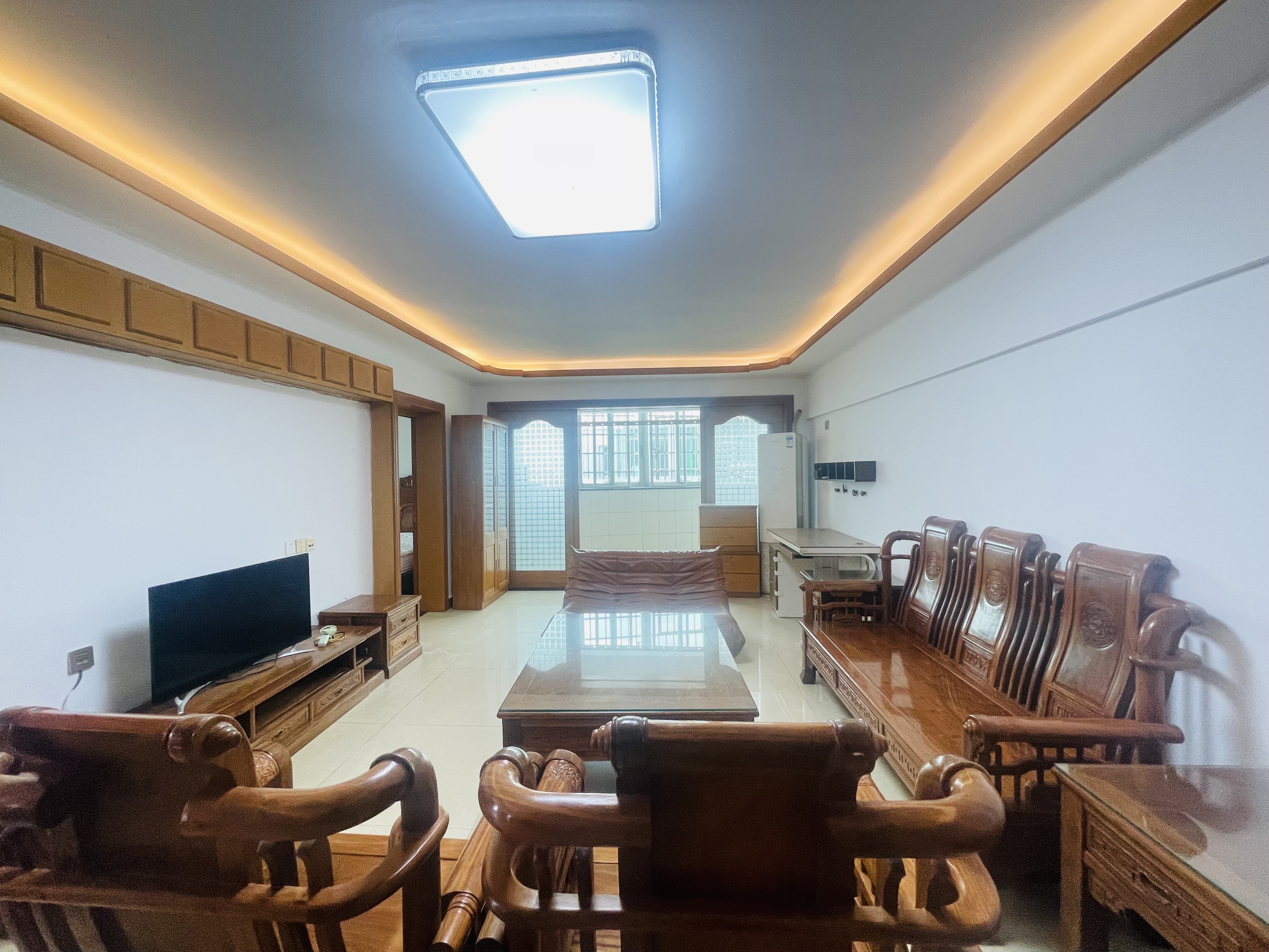 海南国际贸易商务大厦 3室1厅1卫 130.0万 海南国际贸易商务大厦 3室1厅1卫 130.0万客厅