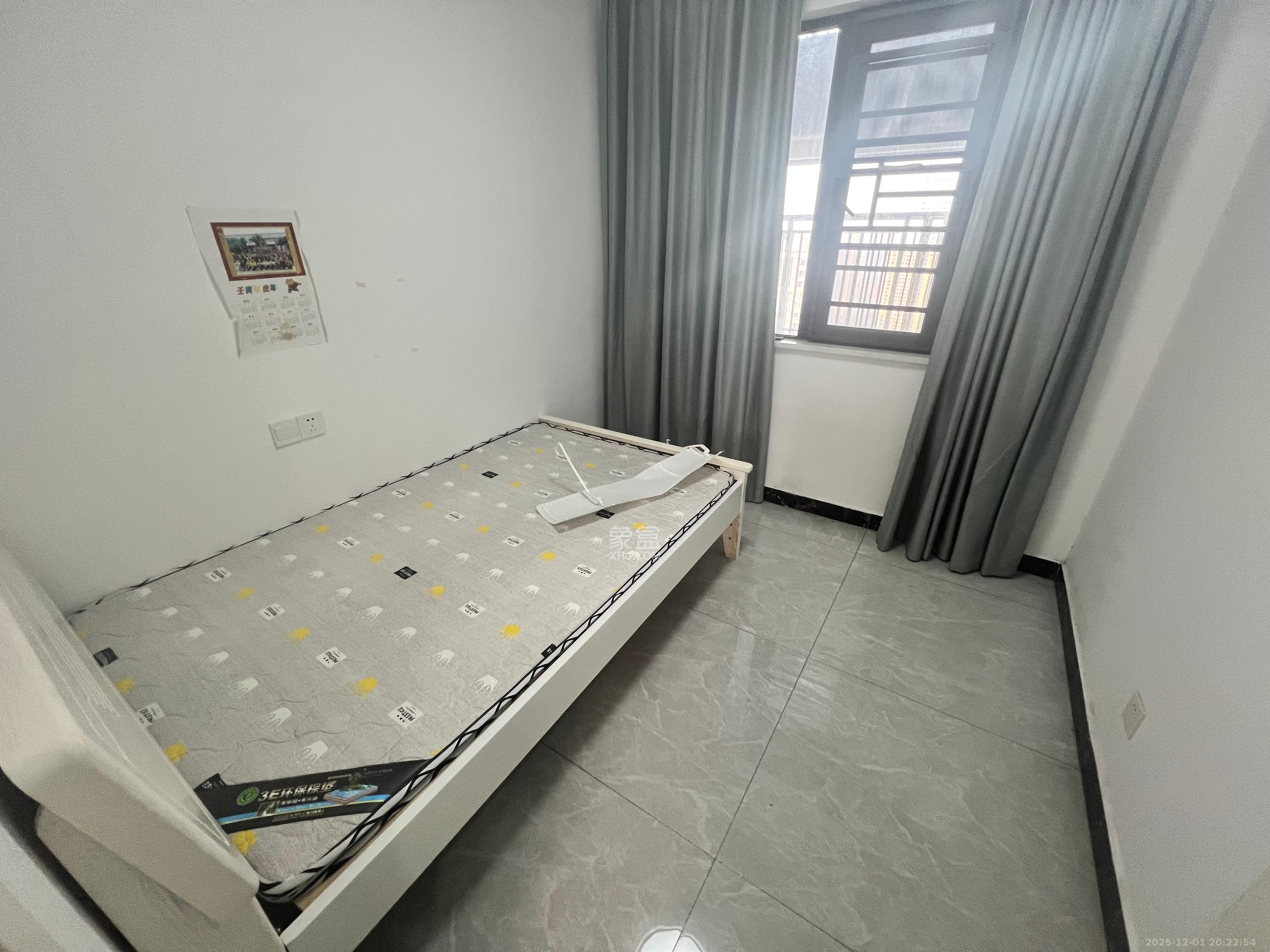 南山梅溪一方  3室2厅2卫    3000.0元/月室内图