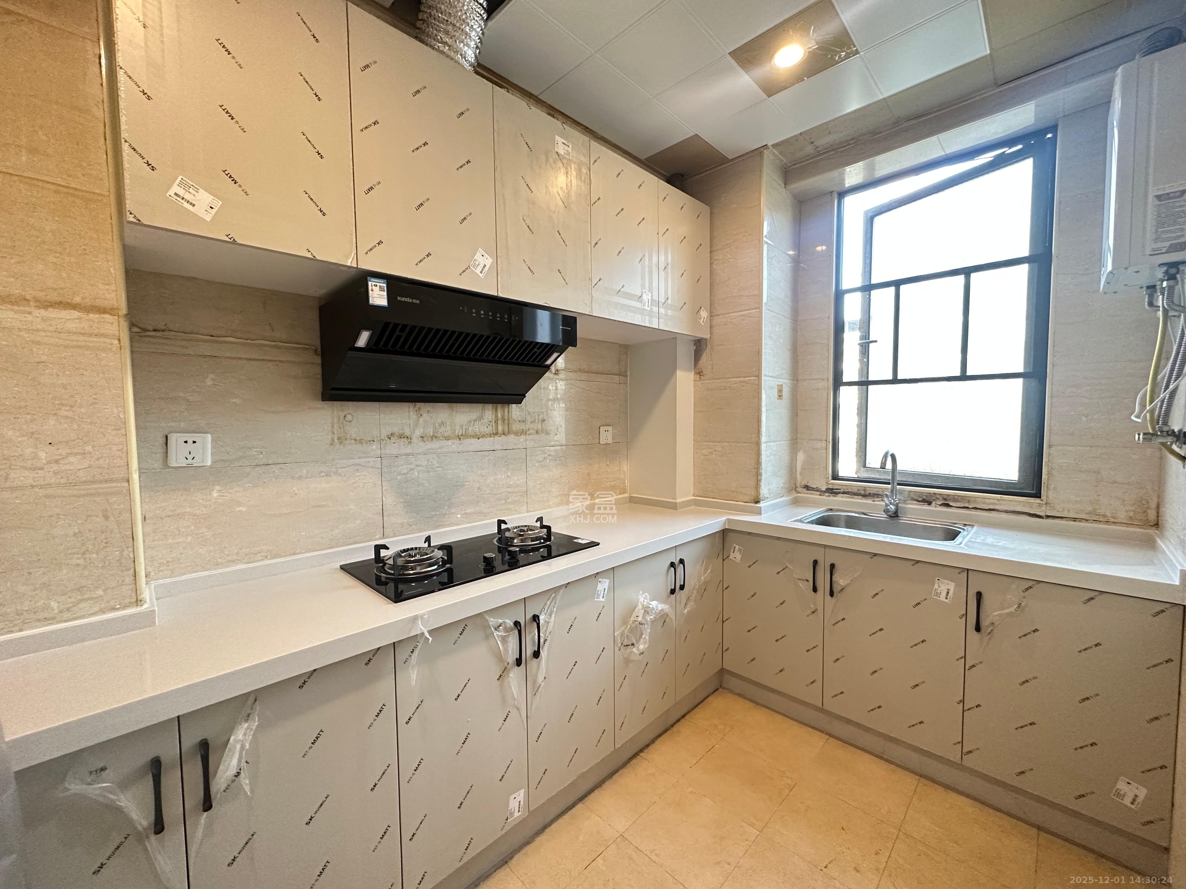 麓谷小镇  3室2厅1卫    2300.0元/月室内图