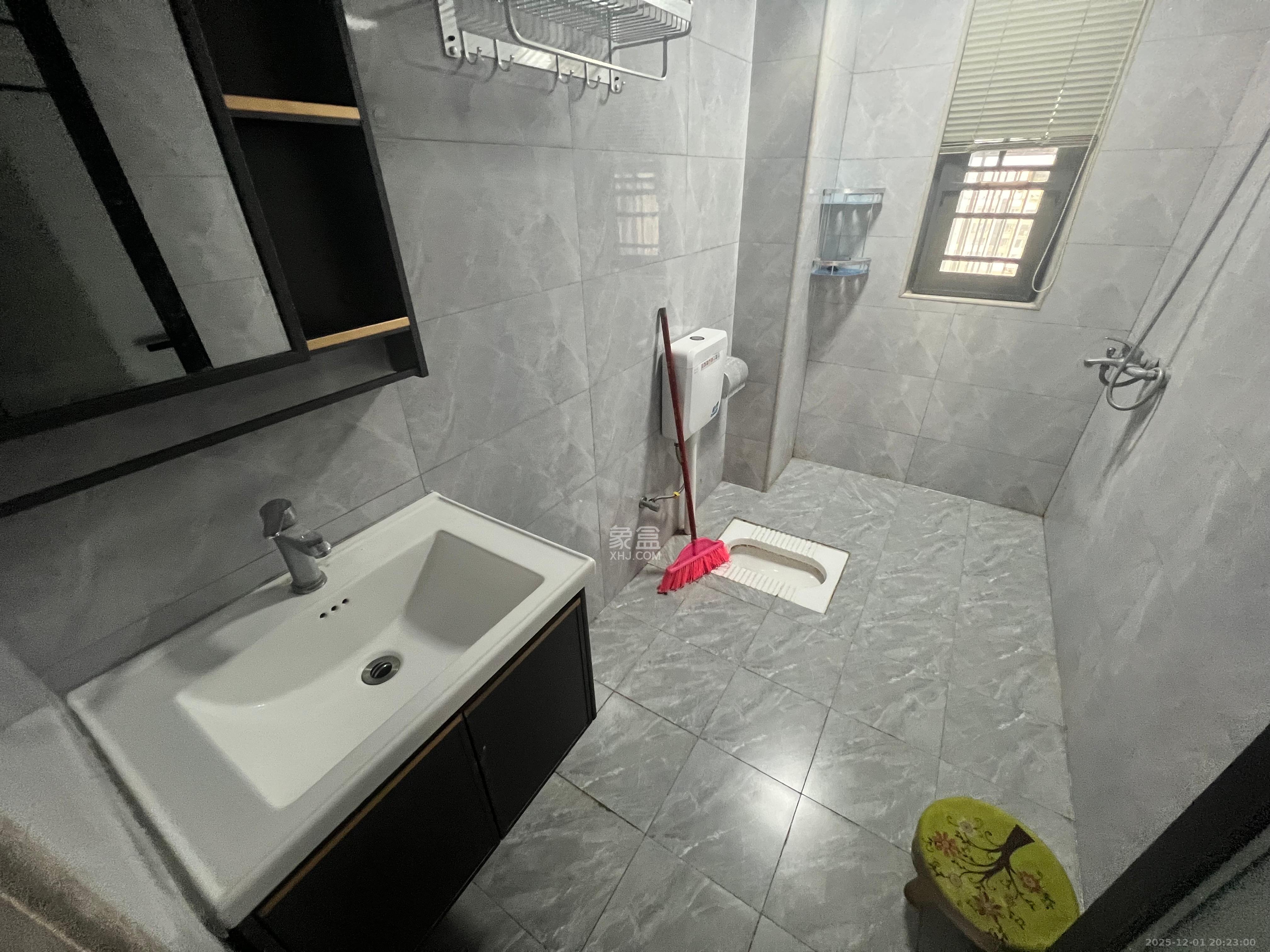 南山梅溪一方  3室2厅2卫    3000.0元/月室内图