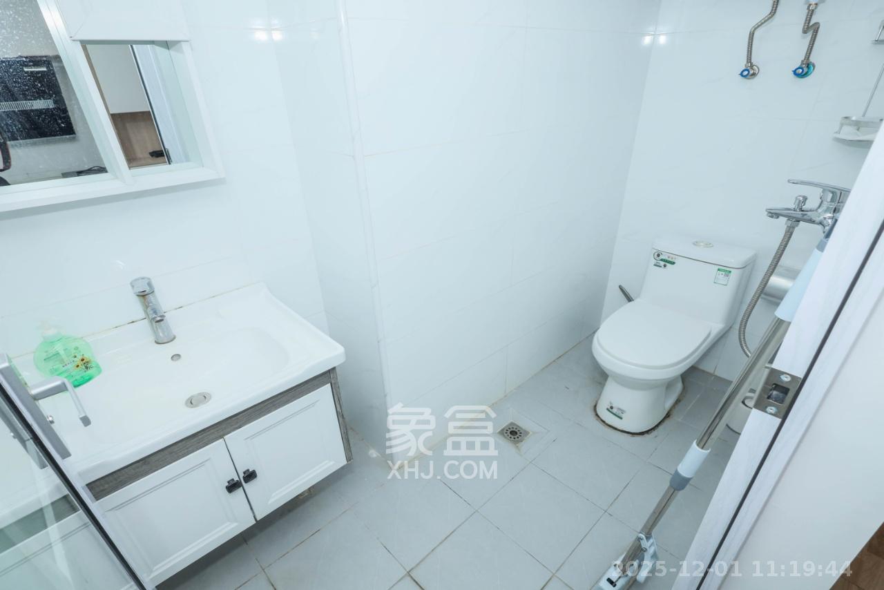 福晟翡翠湾  1室0厅0卫    2000.0元/月室内图