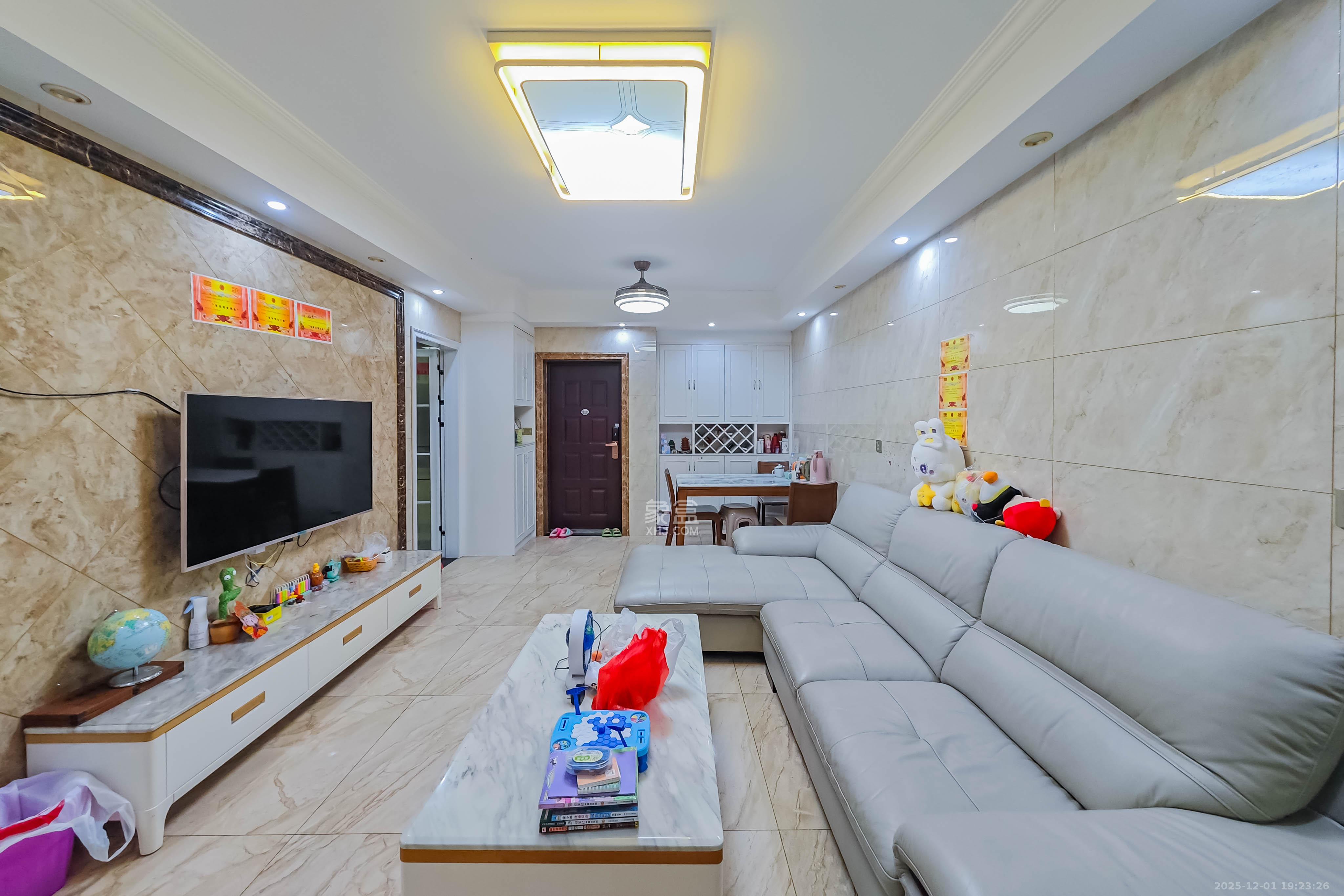 绿地之窗  3室2厅1卫    78.0万