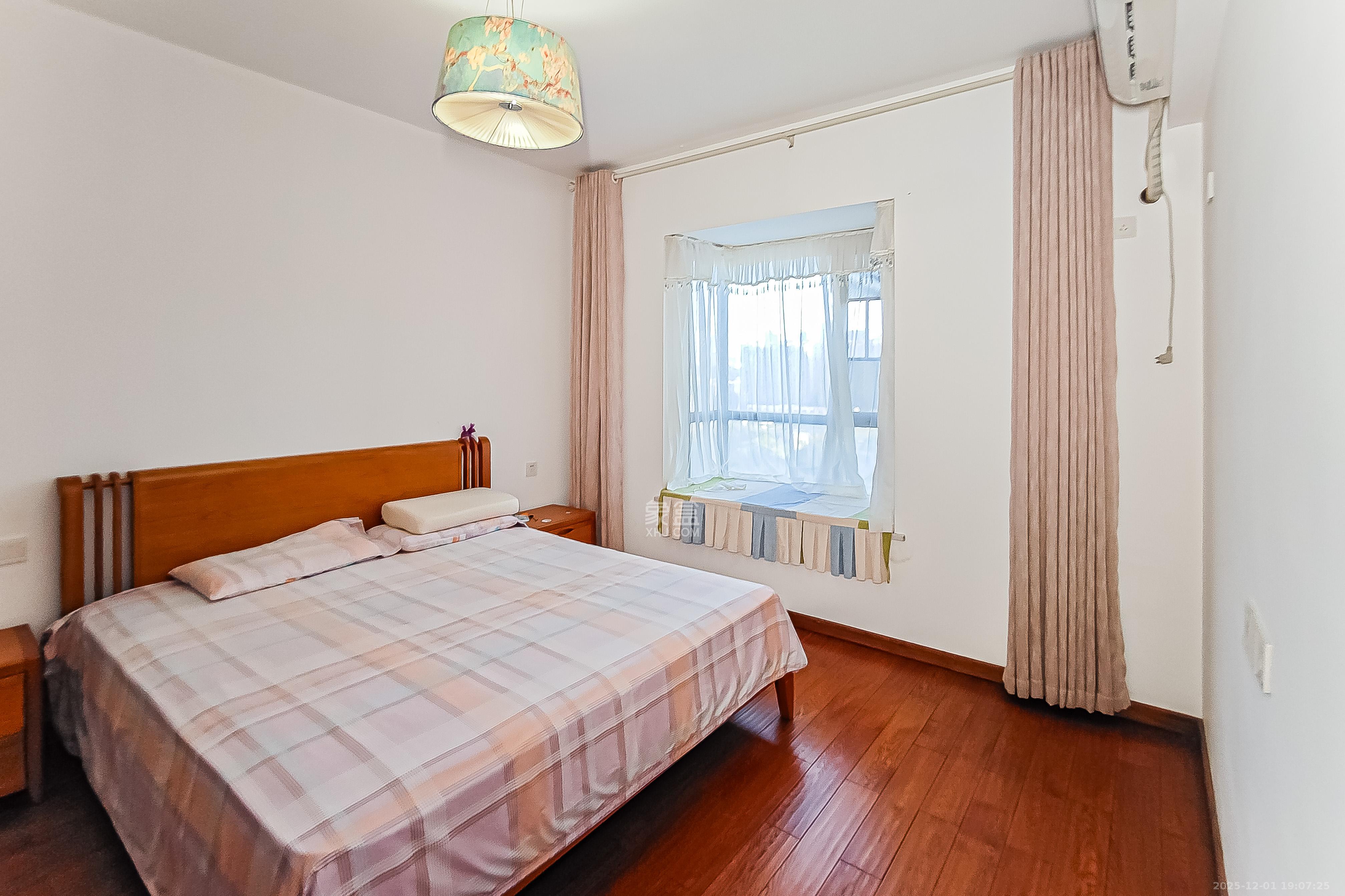 兴威帕克水岸  3室2厅2卫    100.0万卧室