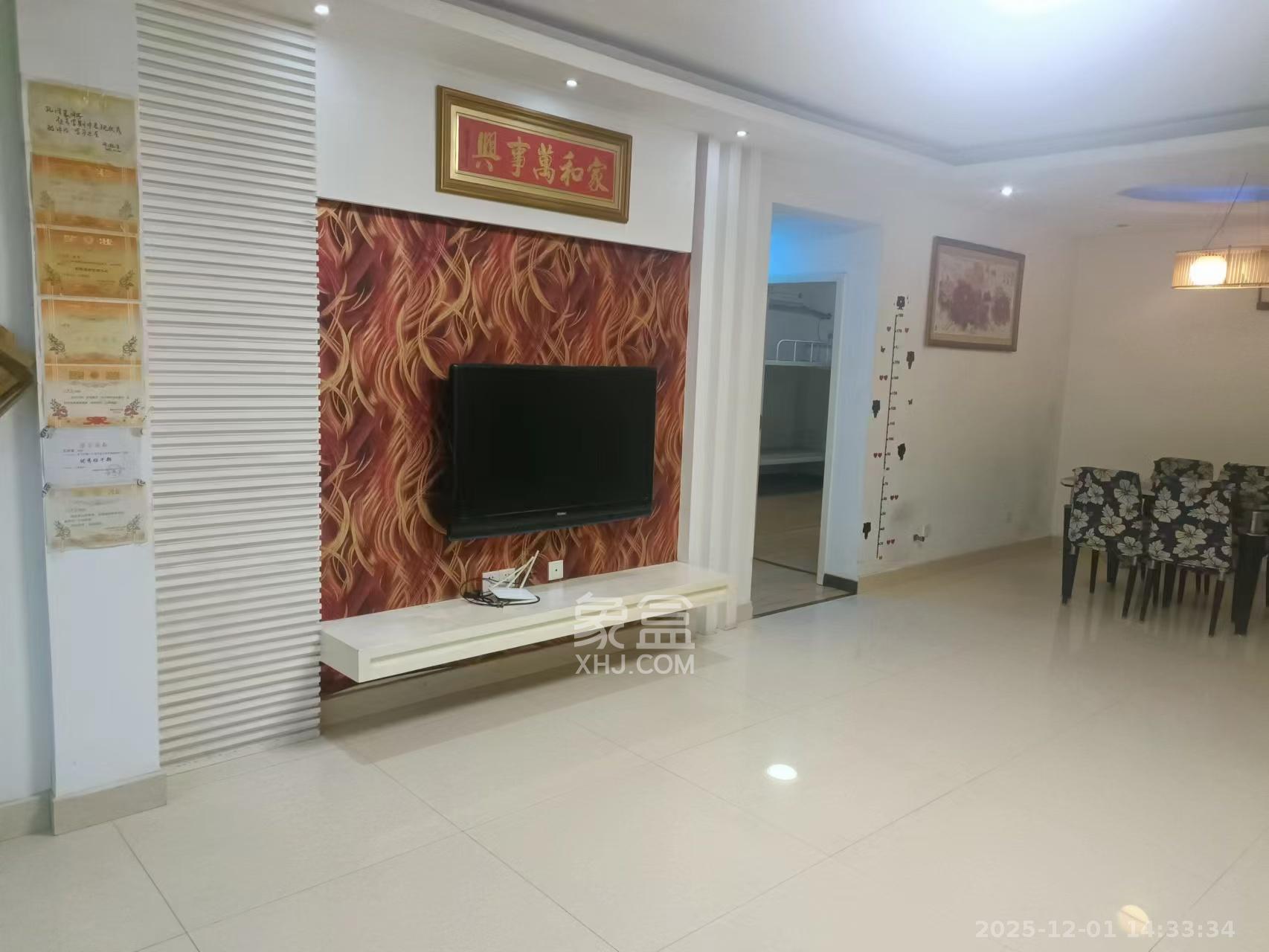 麓谷加州阳光 4室2厅2卫 3000.0元/月 麓谷加州阳光 4室2厅2卫 3000.0元/月室内图