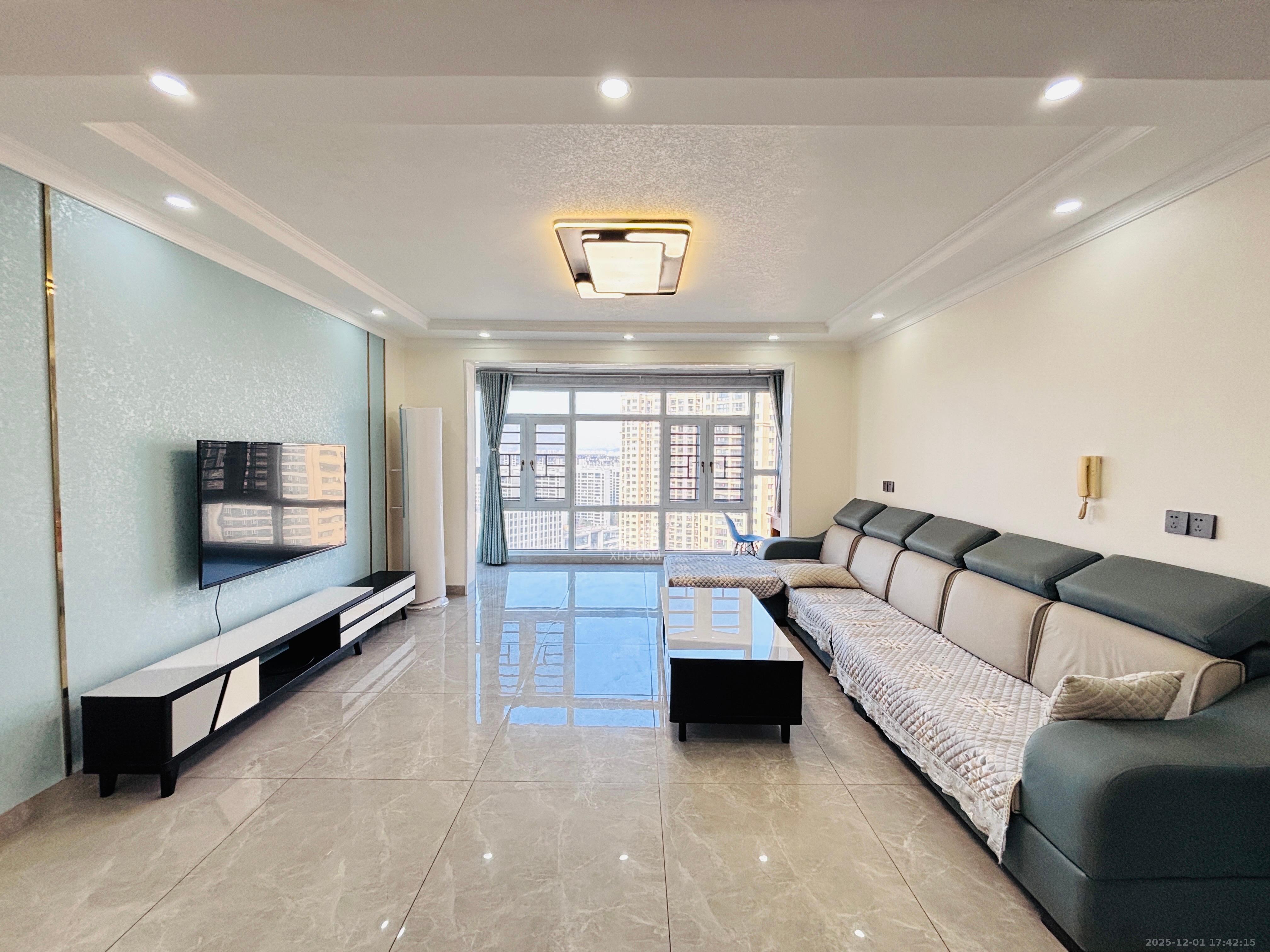 洋湖春园  4室2厅2卫    2900.0元/月