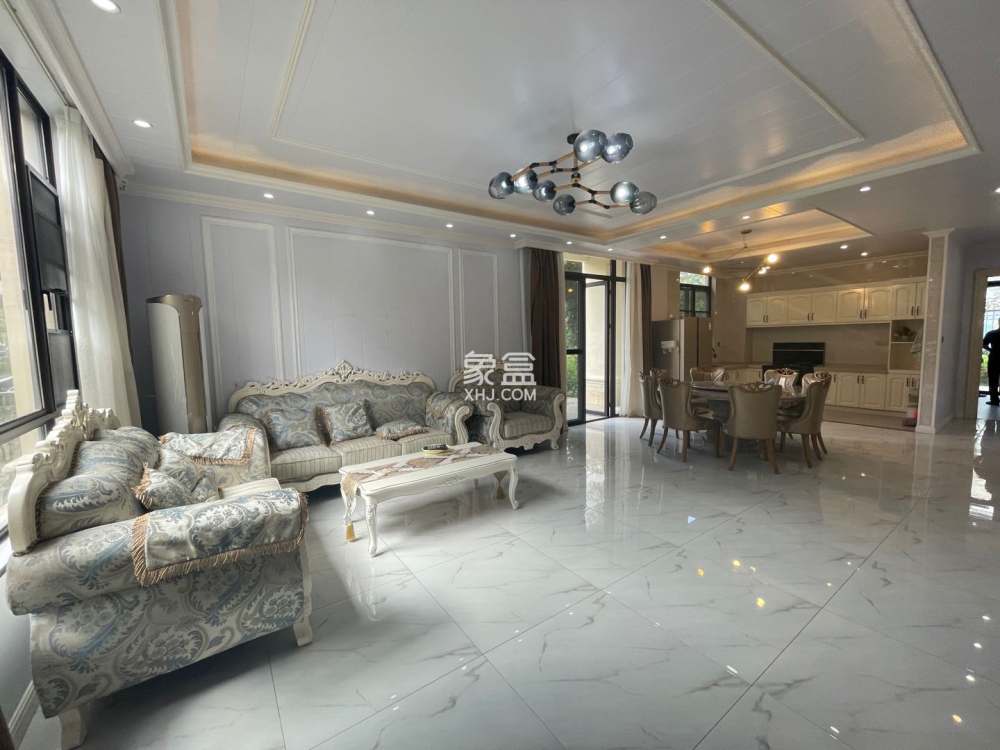 国瑞江畔花园  5室3厅3卫    27000.0元/月