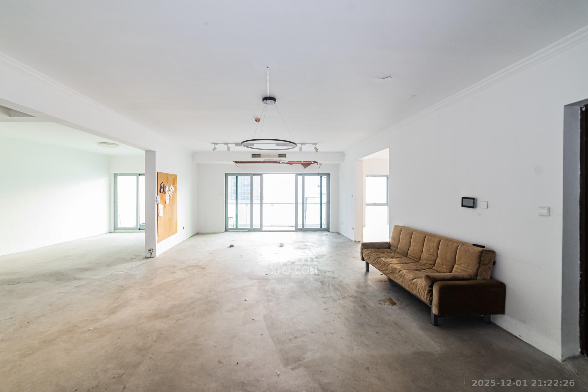 北辰定江洋  4室2厅3卫    500.0万