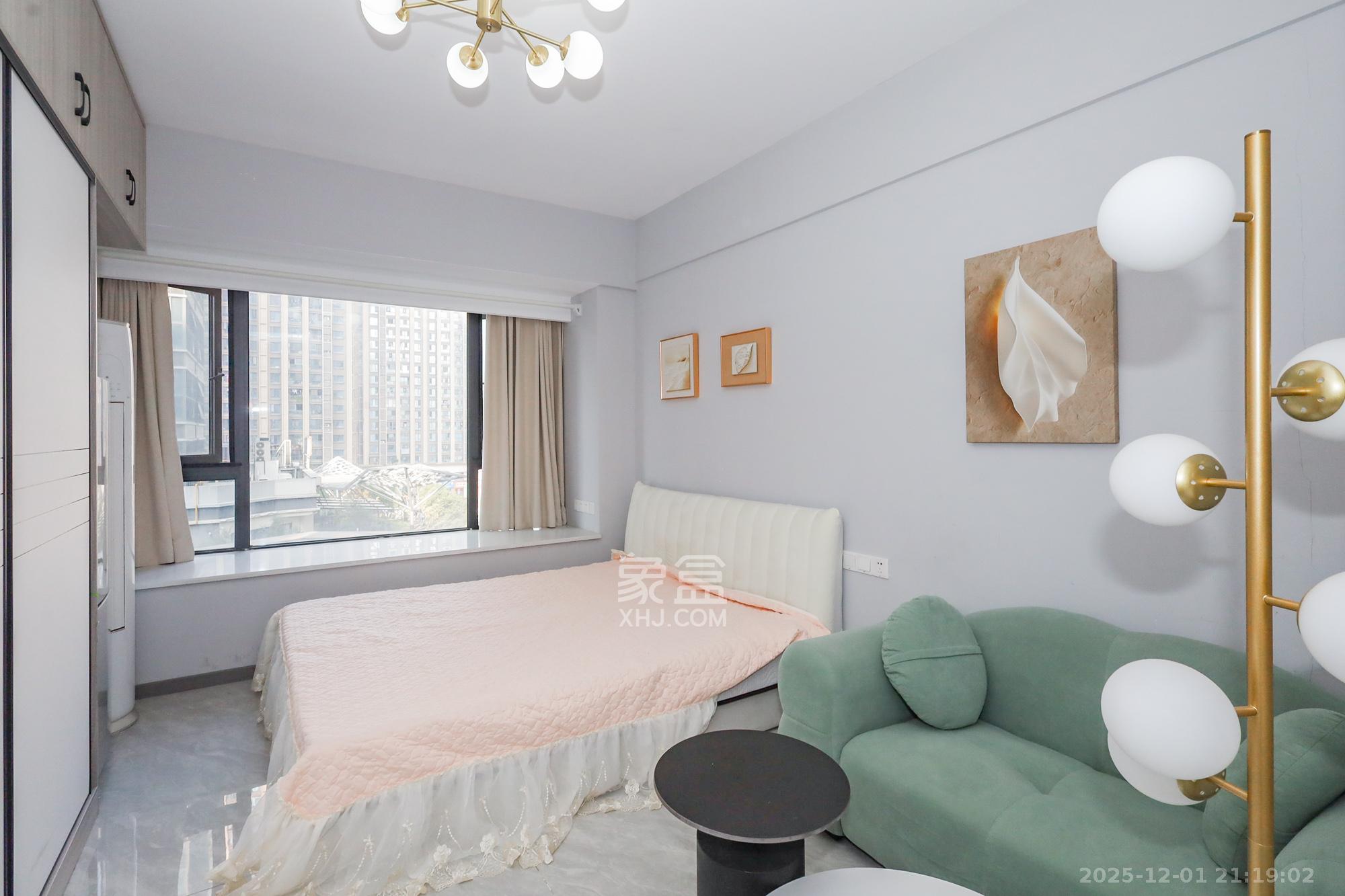 龙湖铂金岛 1室1厅1卫 29.0万 龙湖铂金岛 1室1厅1卫 29.0万客厅