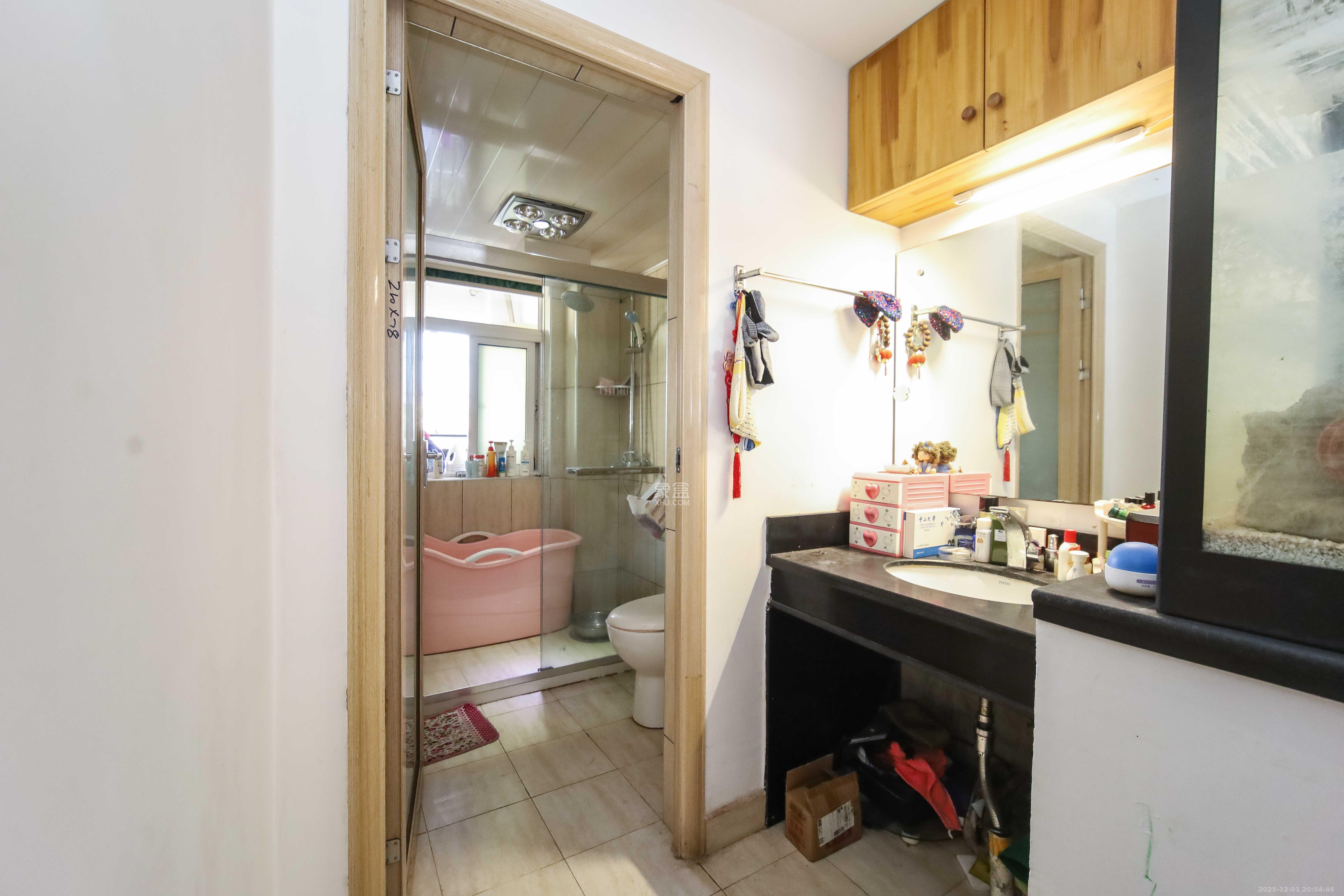 上河国际C区 4室2厅2卫 159.8万 上河国际C区 4室2厅2卫 159.8万卫生间