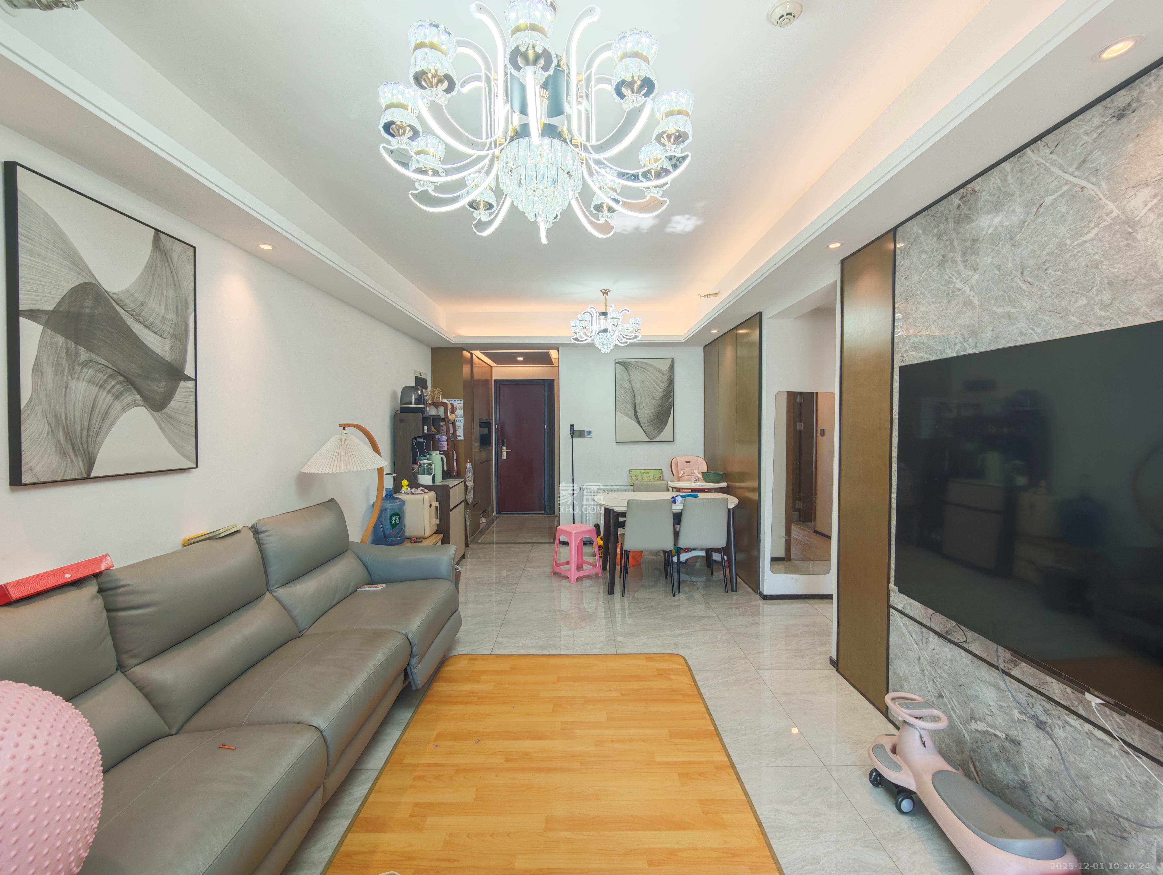 万科魅力之城天阔里 3室2厅2卫 102.8万 万科魅力之城天阔里 3室2厅2卫 102.8万客厅