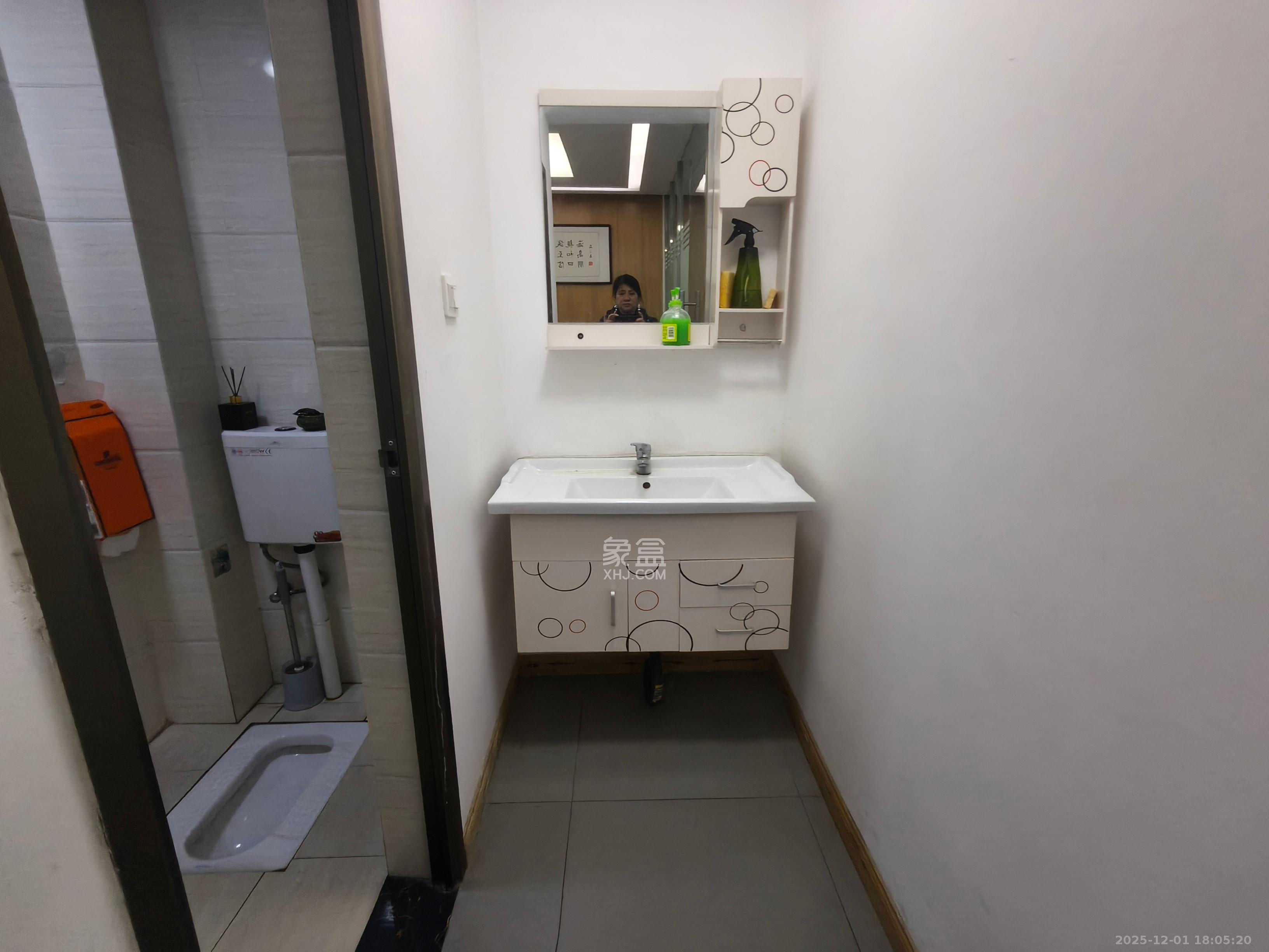 长房中庭国际（东郡华蓉广场）  2室1厅1卫    3500.0元/月室内图