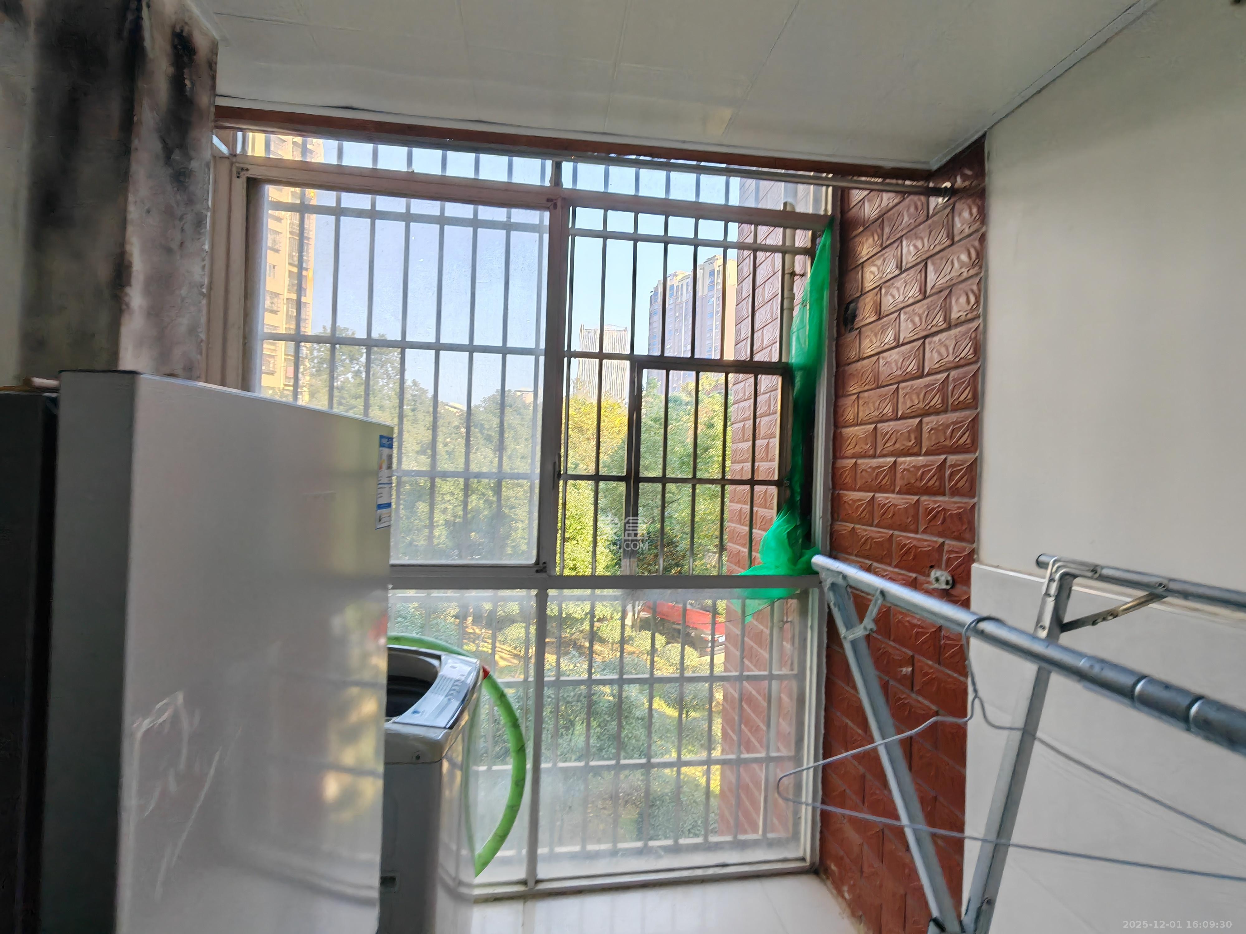 谷山庭院二期  2室2厅1卫    1300.0元/月室内图