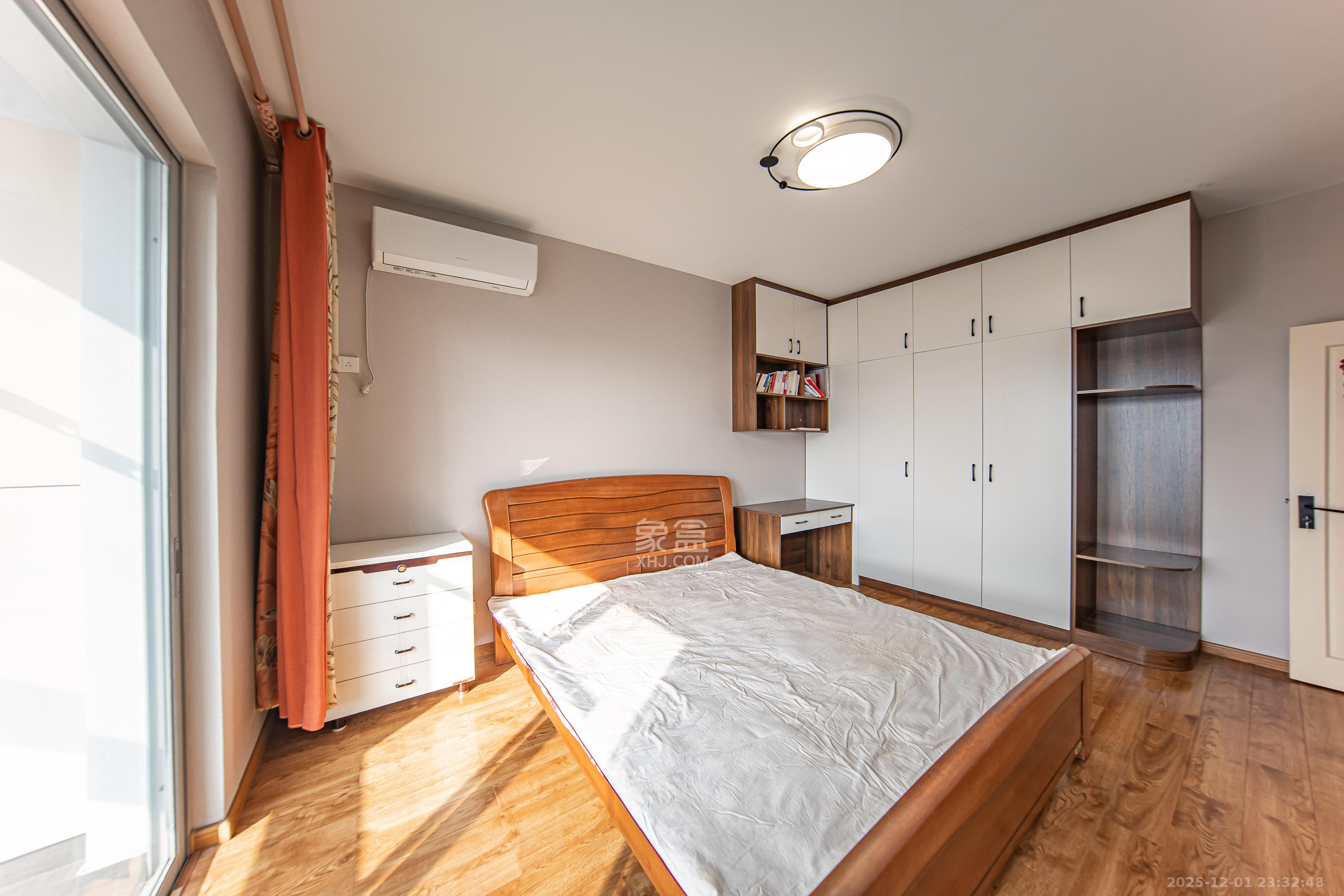 阳光100二期  2室2厅1卫    79.0万卧室