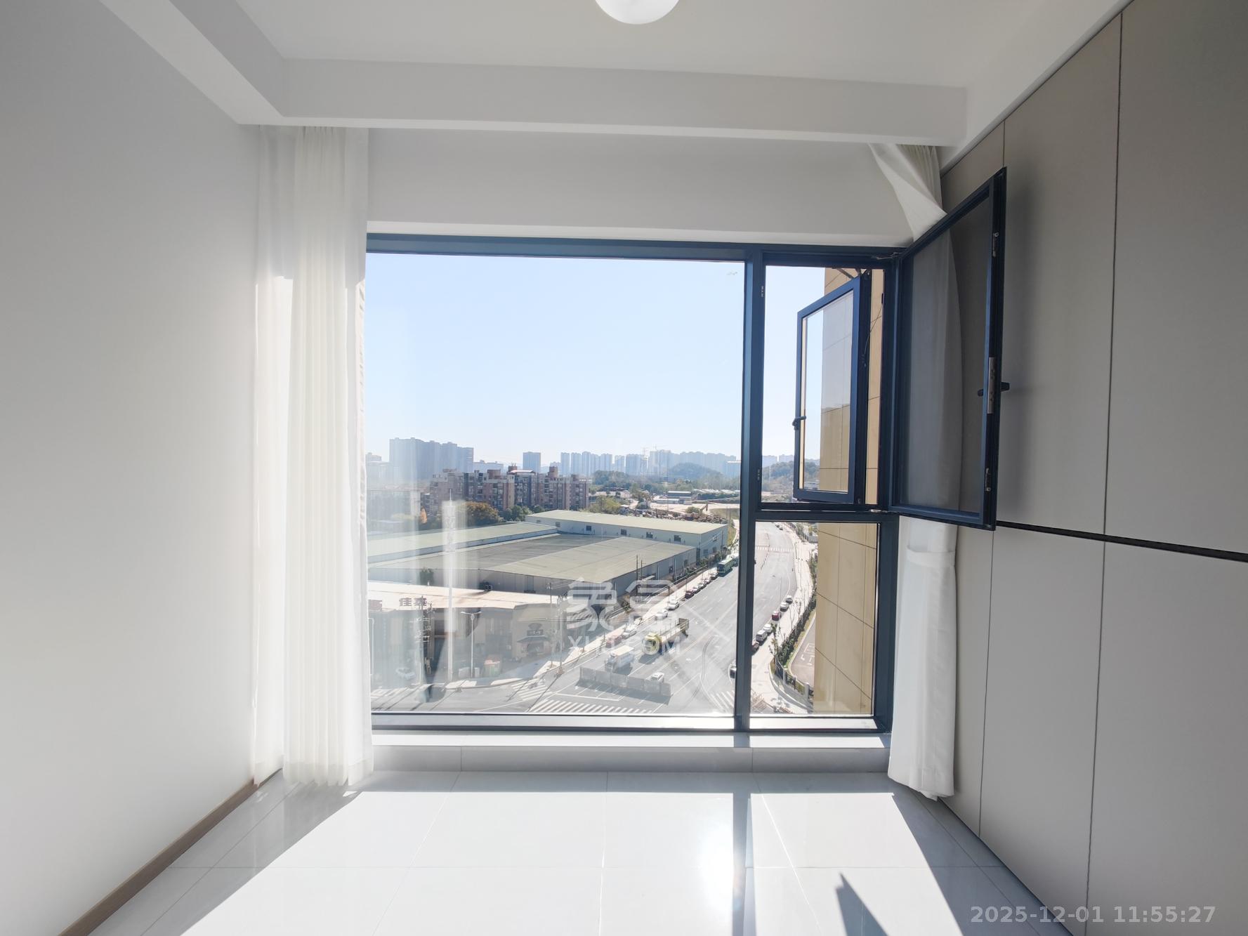 卓越蔚蓝城邦 3室2厅2卫 108.0万 卓越蔚蓝城邦 3室2厅2卫 108.0万阳台