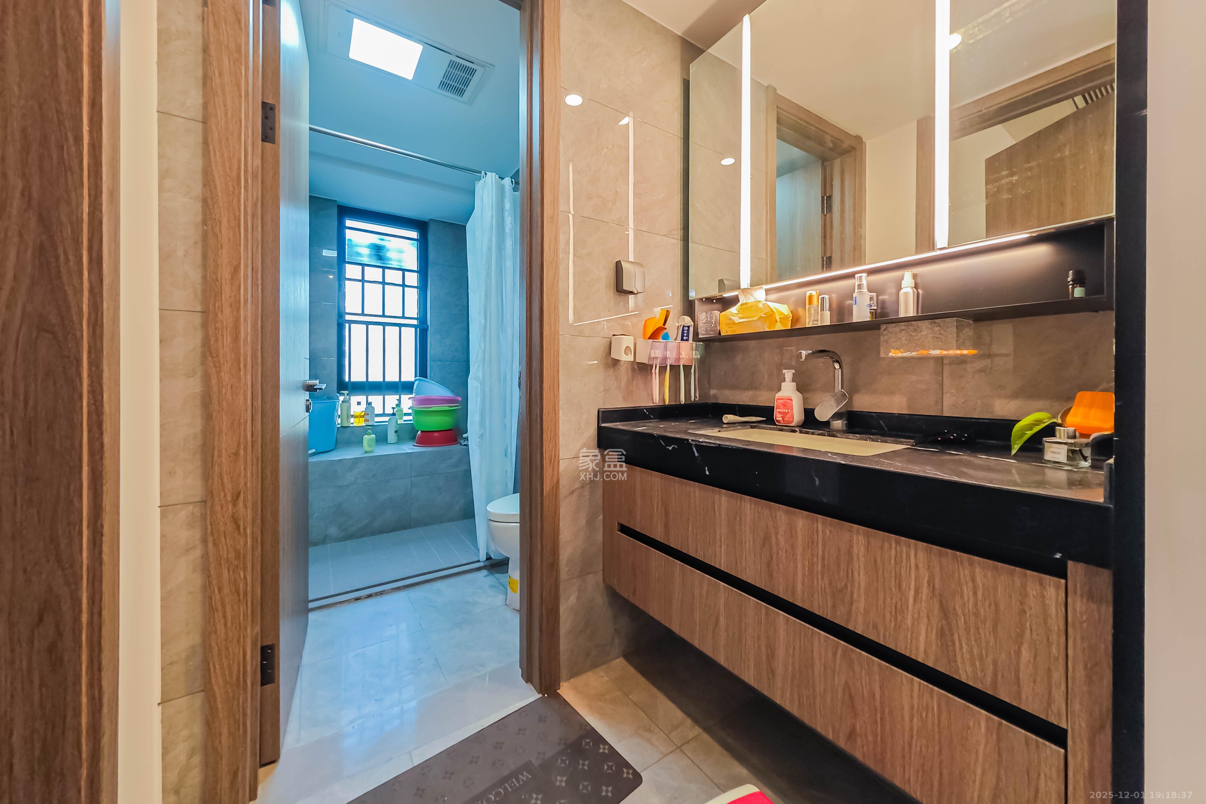 轨道万科悦府 4室2厅2卫 220.0万 轨道万科悦府 4室2厅2卫 220.0万卫生间