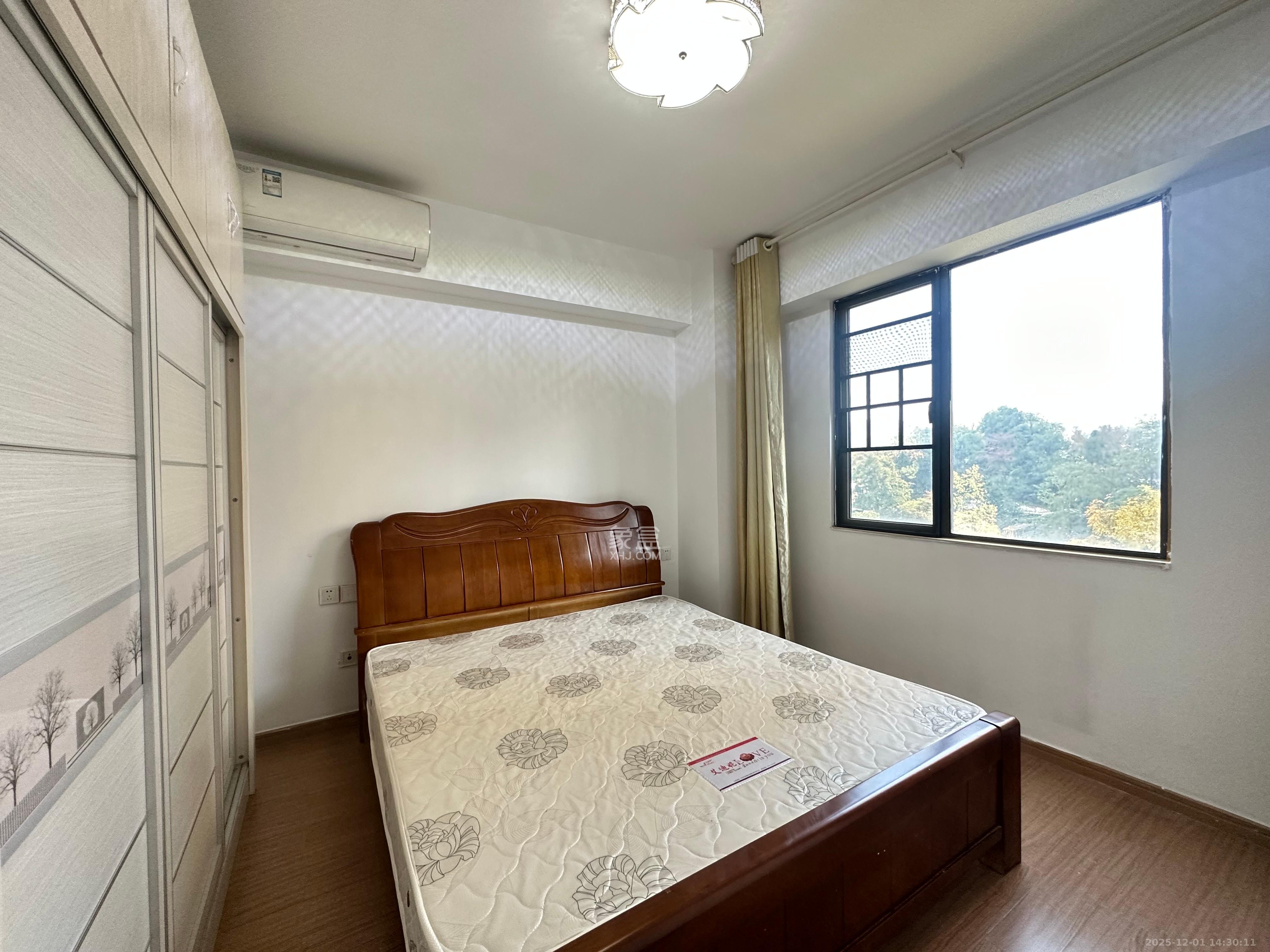 麓谷小镇  3室2厅1卫    2300.0元/月室内图