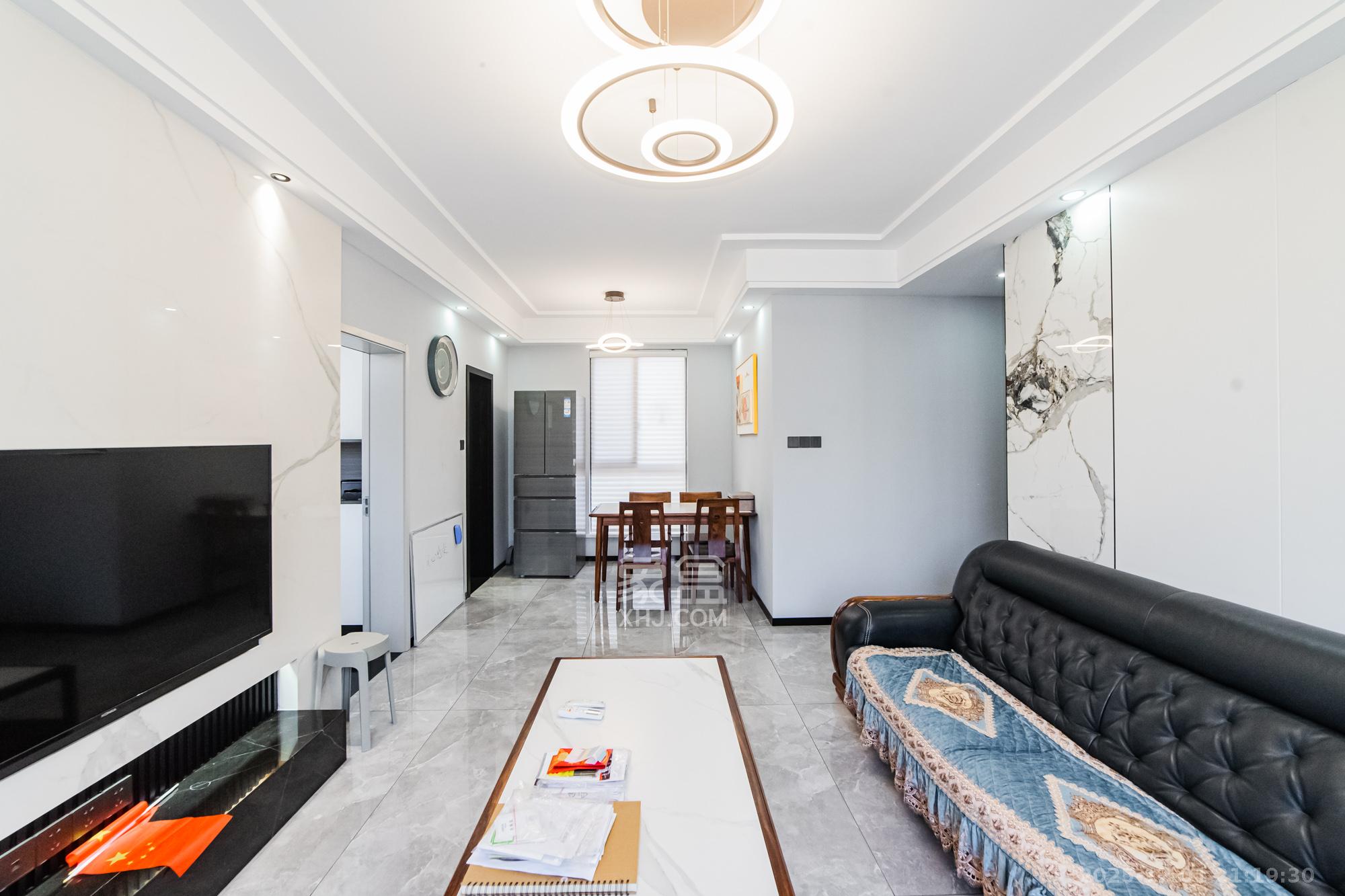 湘江世纪城豪江苑  2室1厅1卫    78.0万客厅