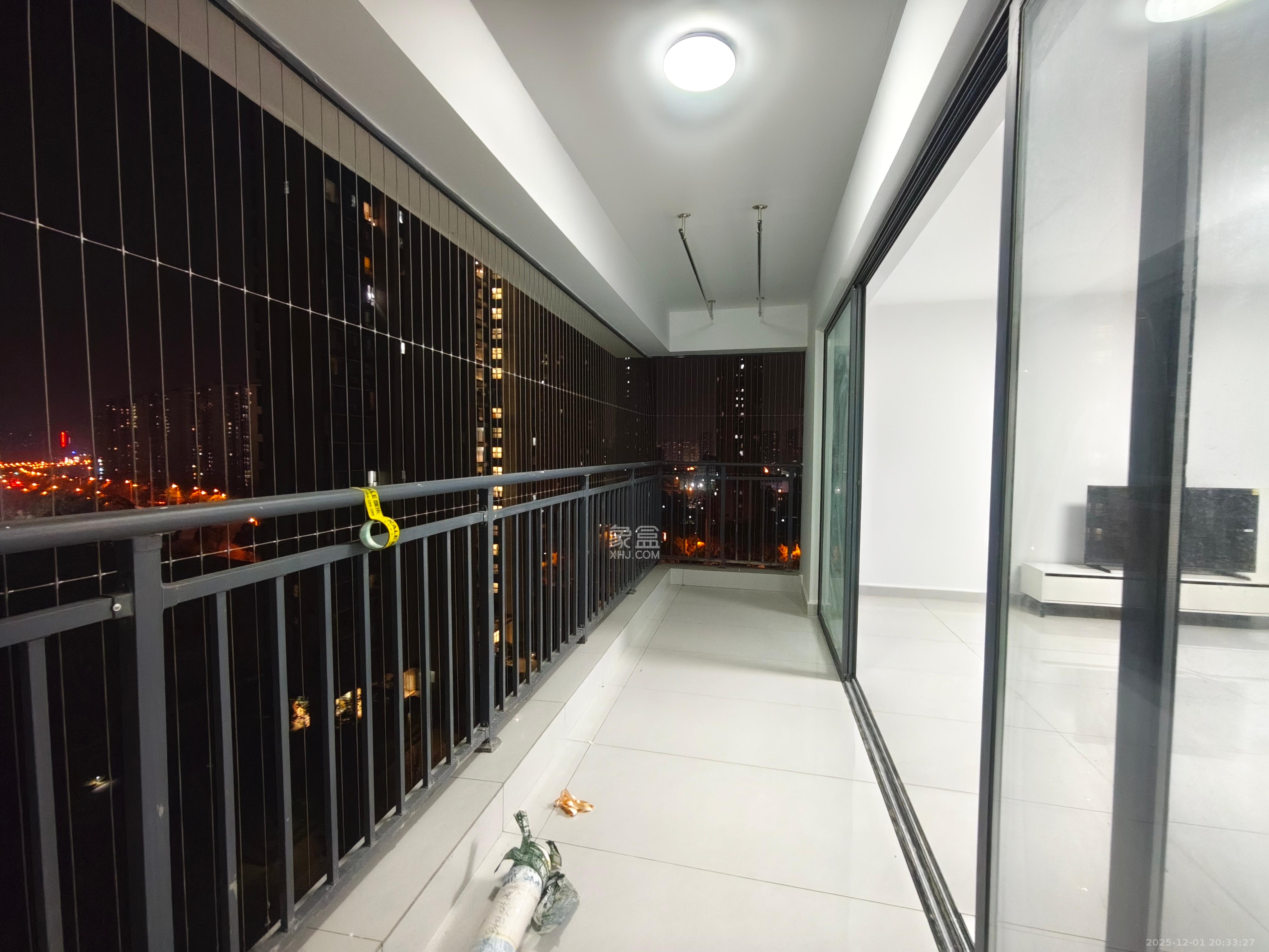 旭辉雨金广场 4室2厅2卫 3500.0元/月 旭辉雨金广场 4室2厅2卫 3500.0元/月室内图