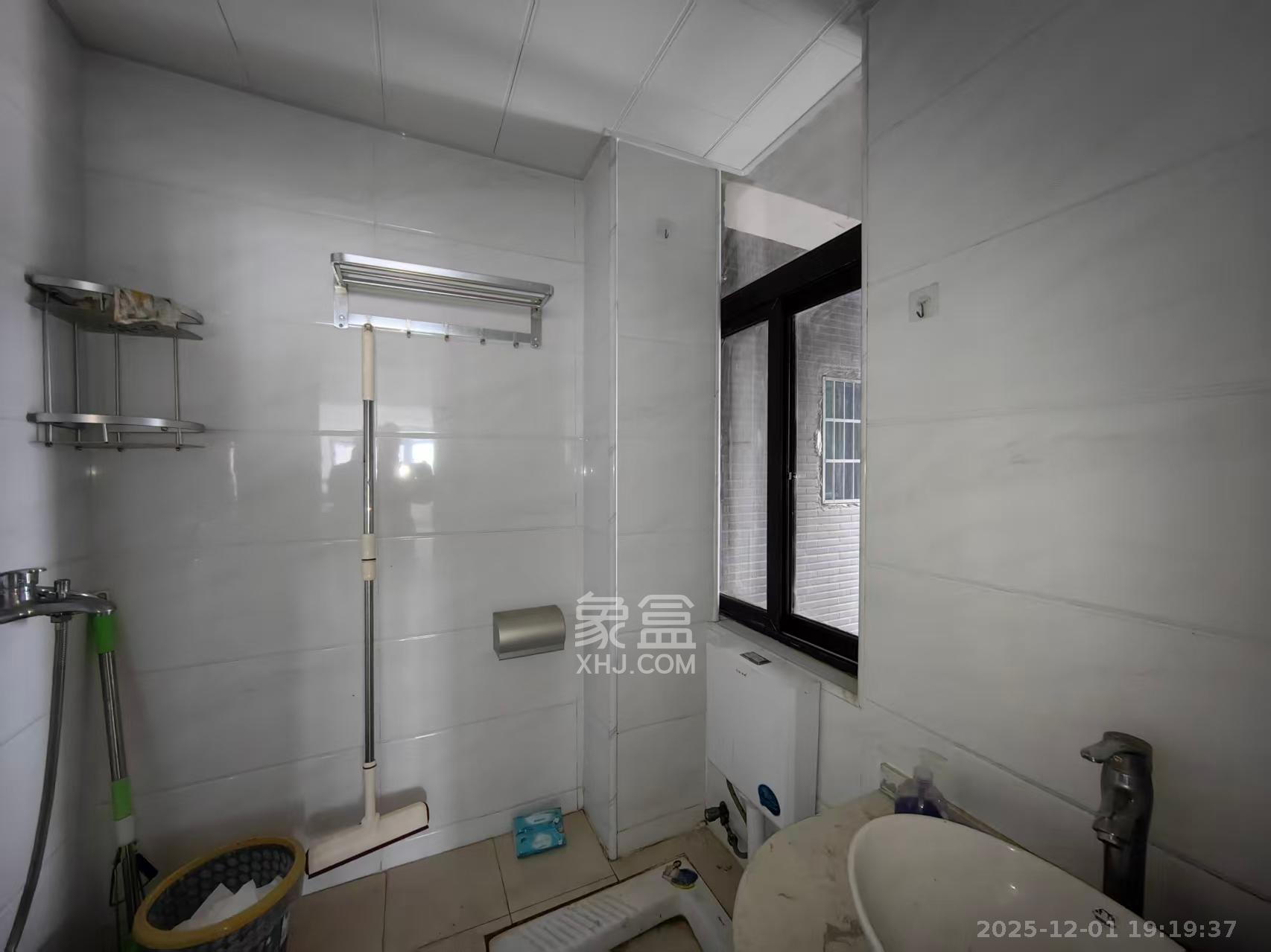 红树湾  3室2厅2卫    2000.0元/月室内图