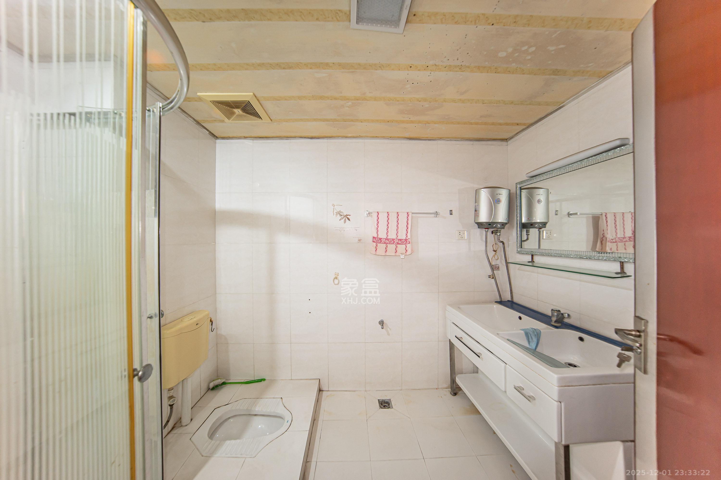 阳光100一期、四五期 6室2厅2卫 190.0万 阳光100一期、四五期 6室2厅2卫 190.0万卫生间