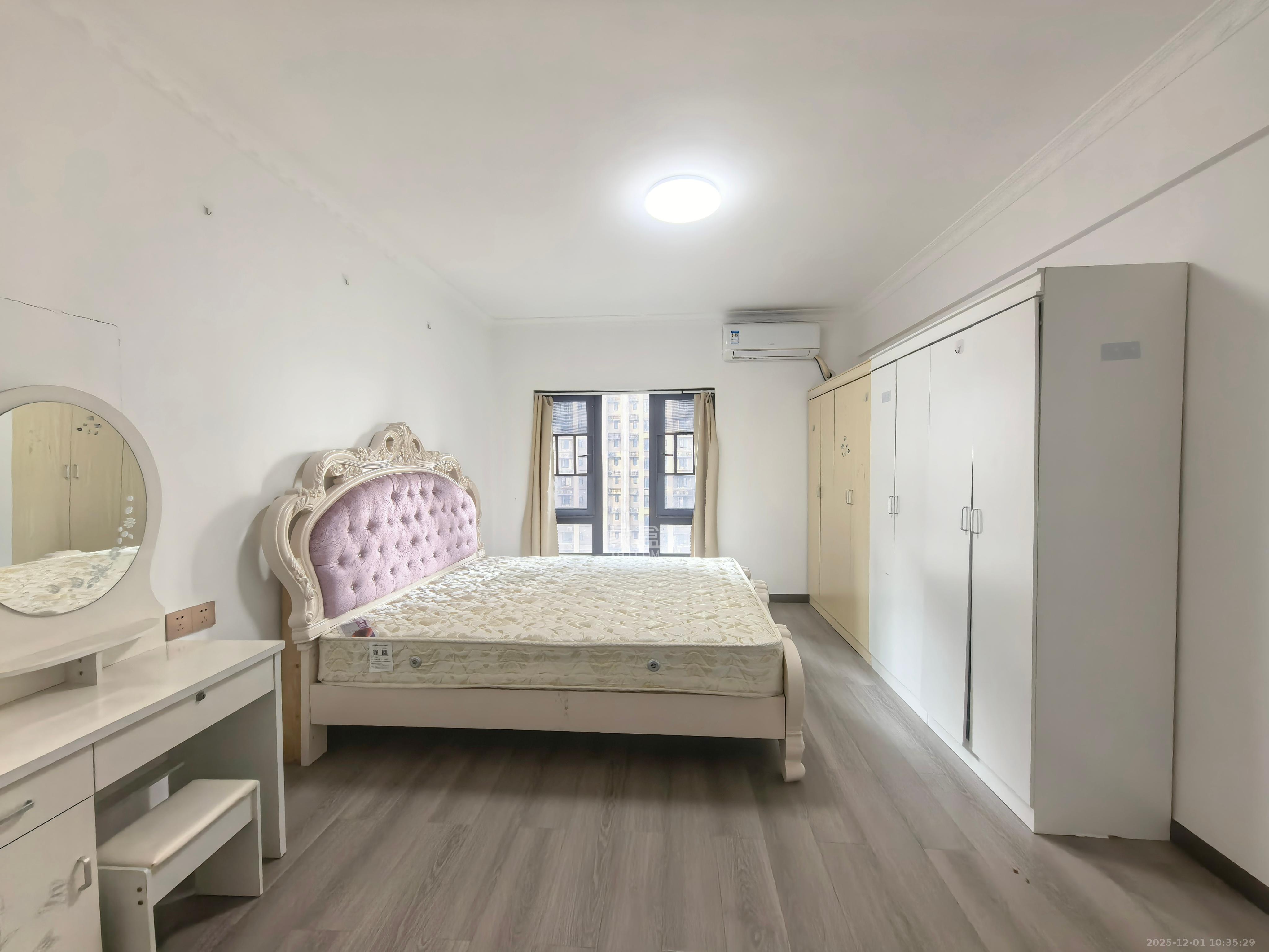 时代倾城三期 4室2厅2卫 2200.0元/月 时代倾城三期 4室2厅2卫 2200.0元/月室内图