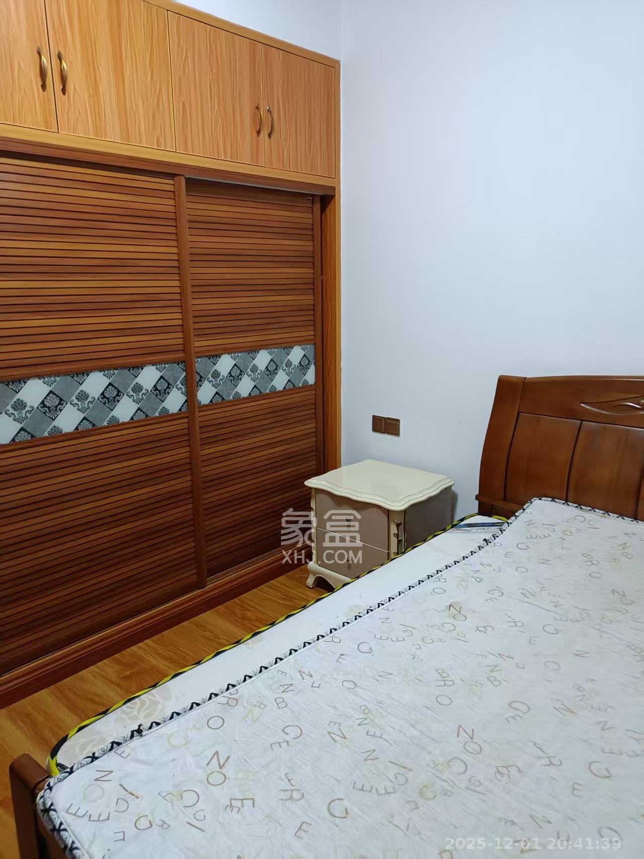 鄱阳佳郡  3室2厅2卫    2000.0元/月室内图