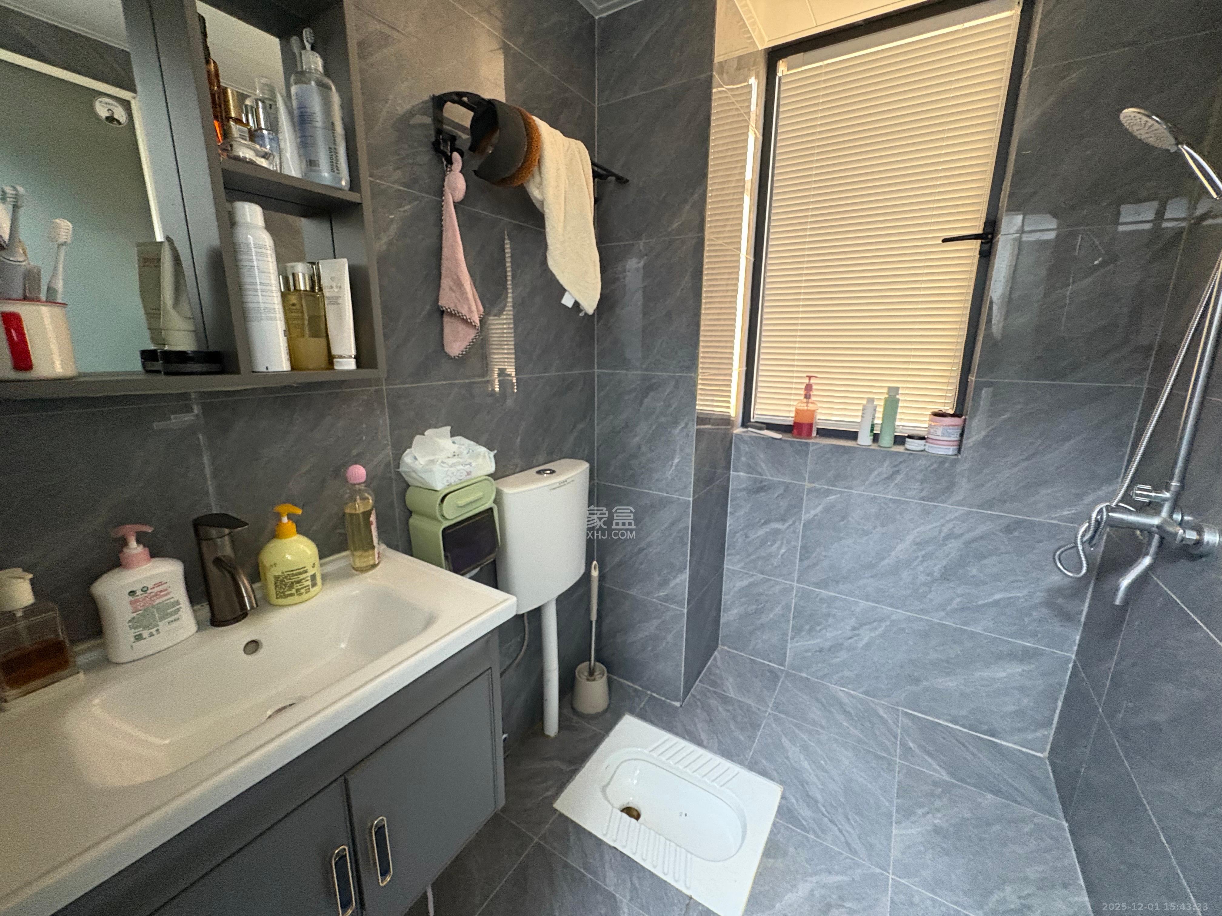 唐桂家园  2室1厅1卫    2400.0元/月室内图