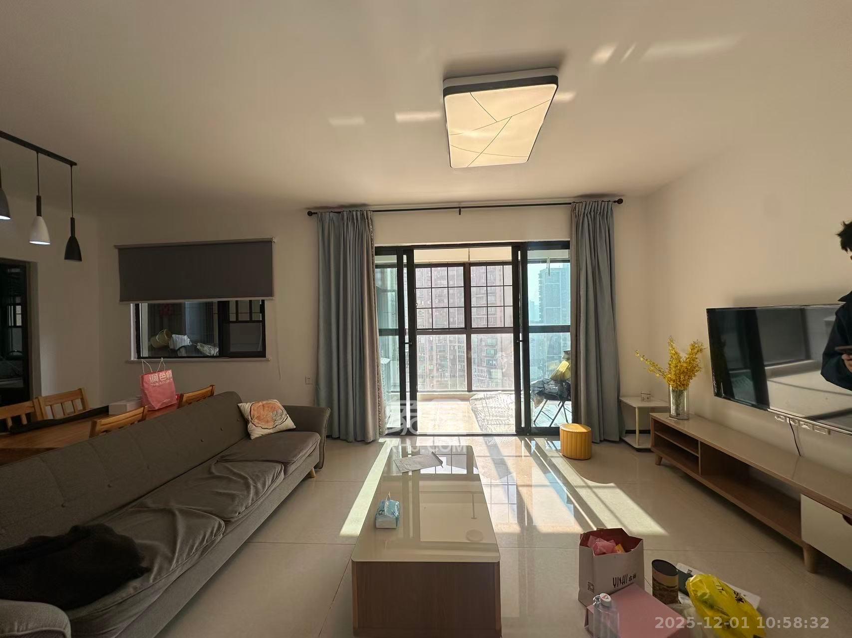 保利大都汇一期、二期  4室2厅2卫    3300.0元/月室内图