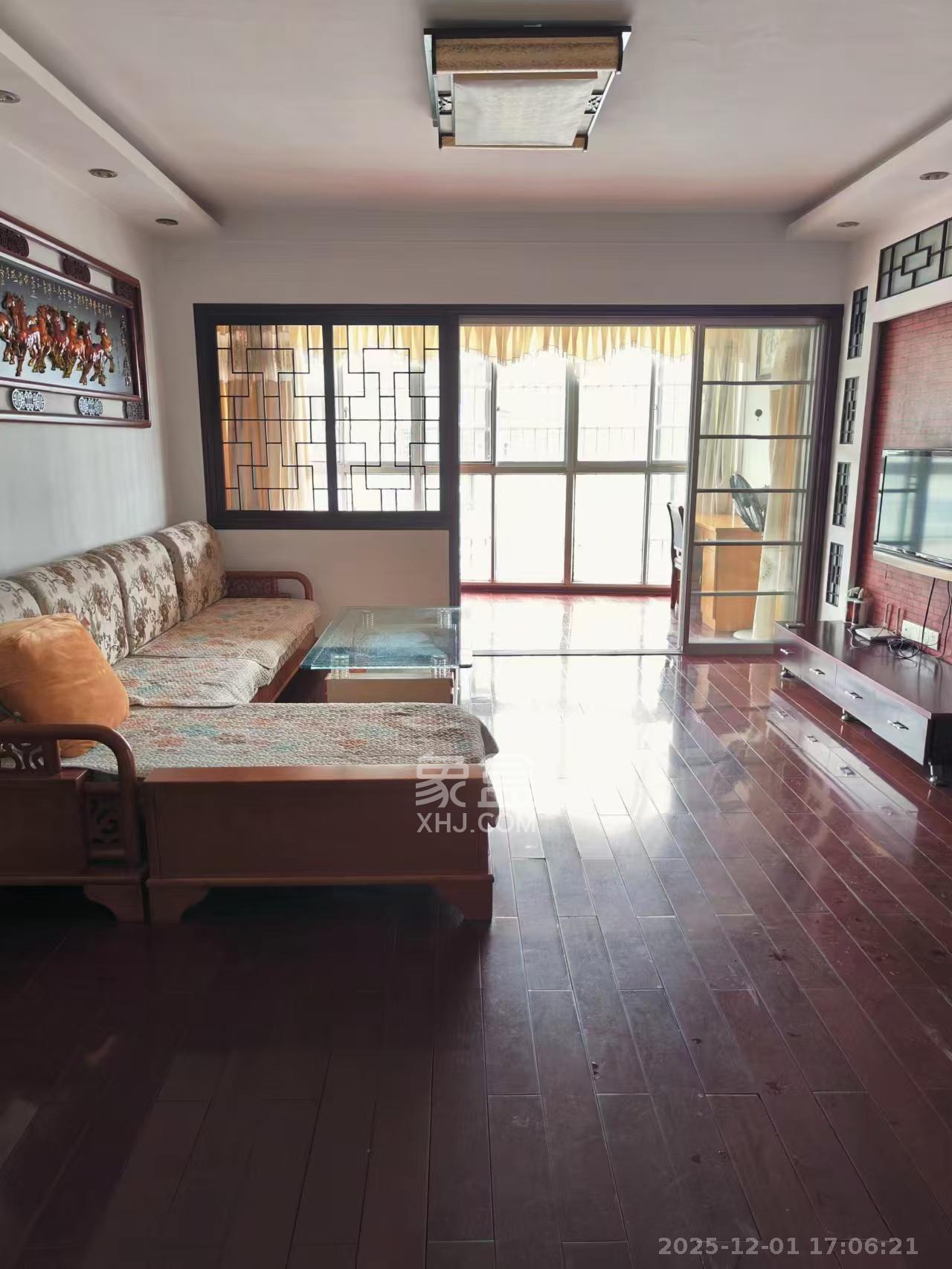 麓谷加州阳光  2室2厅1卫    2200.0元/月