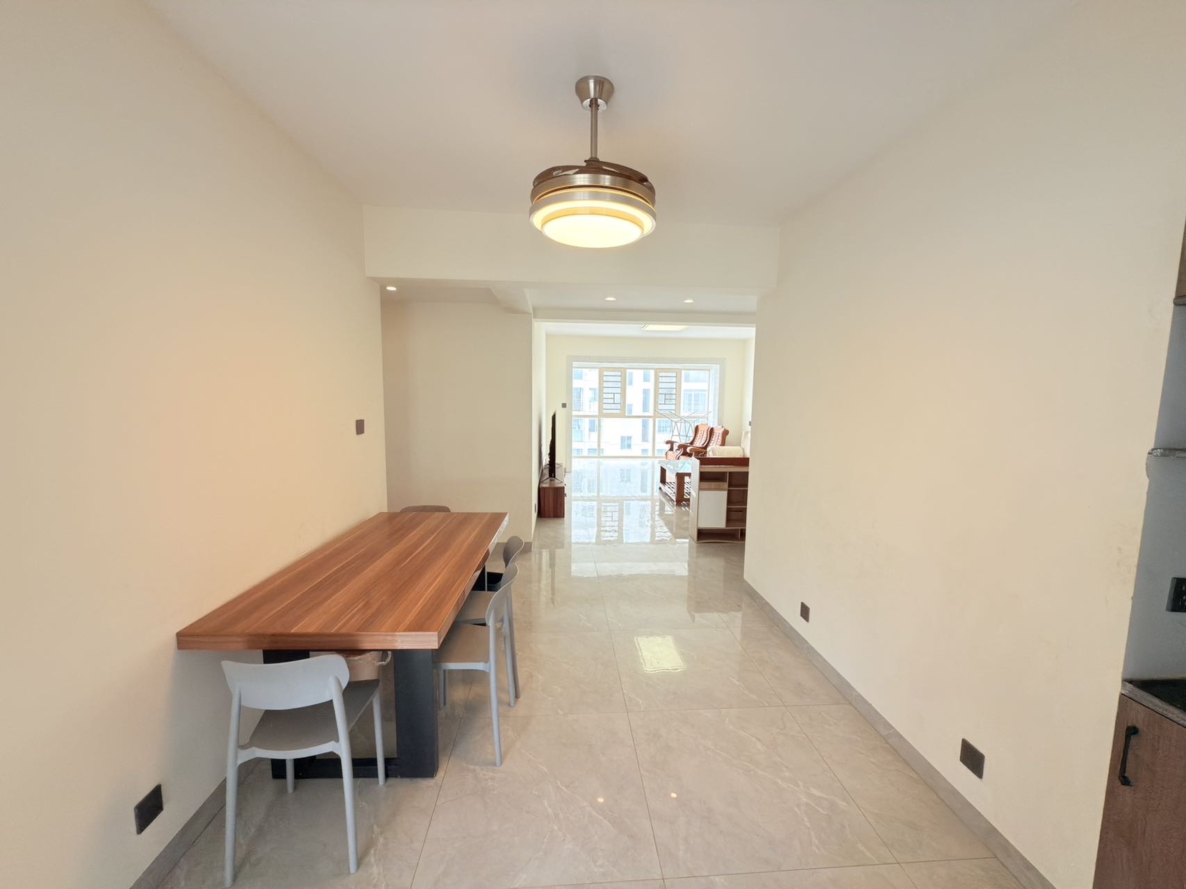 海航城 3室2厅2卫 2400.0元/月 海航城 3室2厅2卫 2400.0元/月室内图