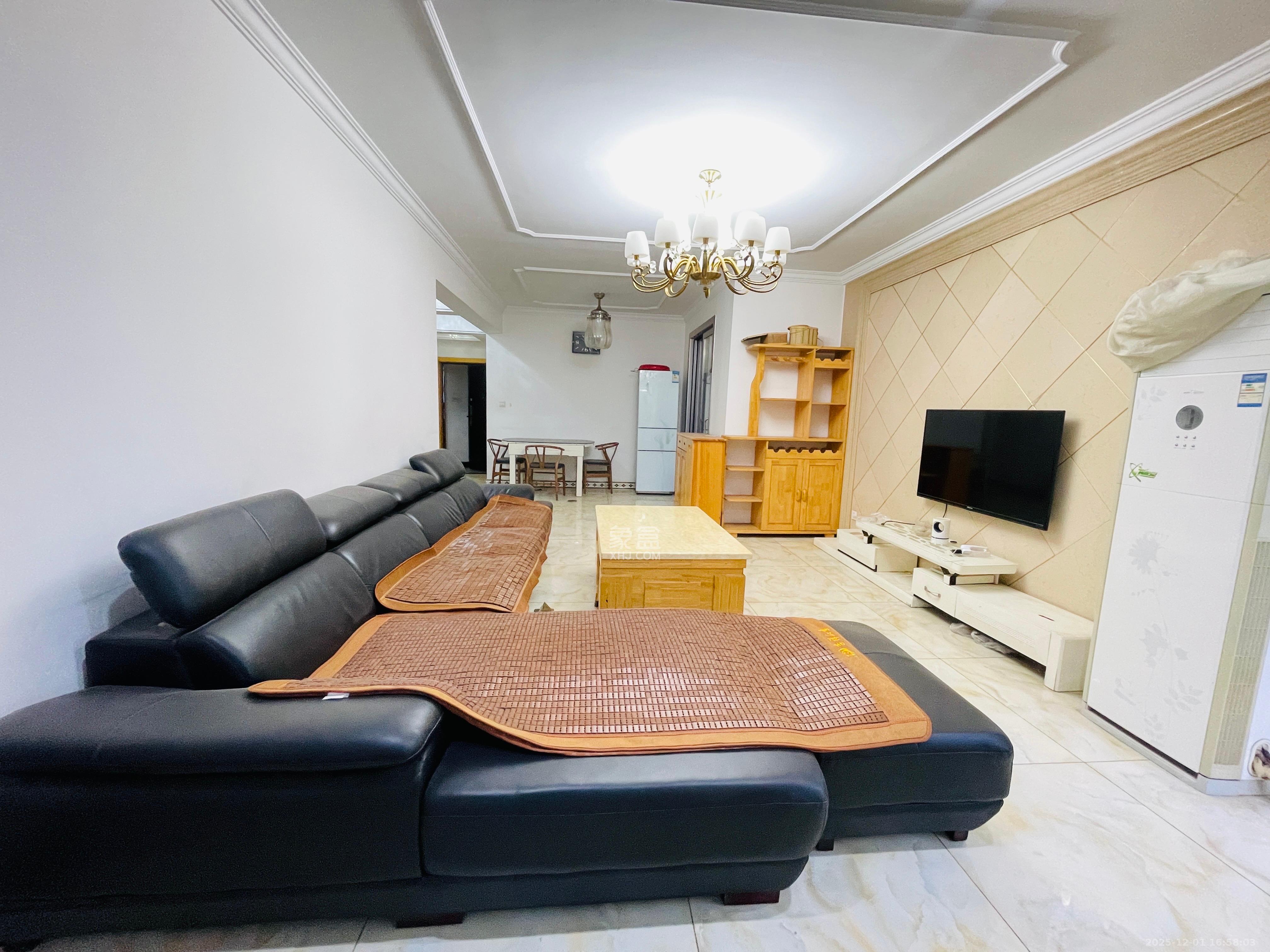 鑫科明珠  3室2厅2卫    2500.0元/月