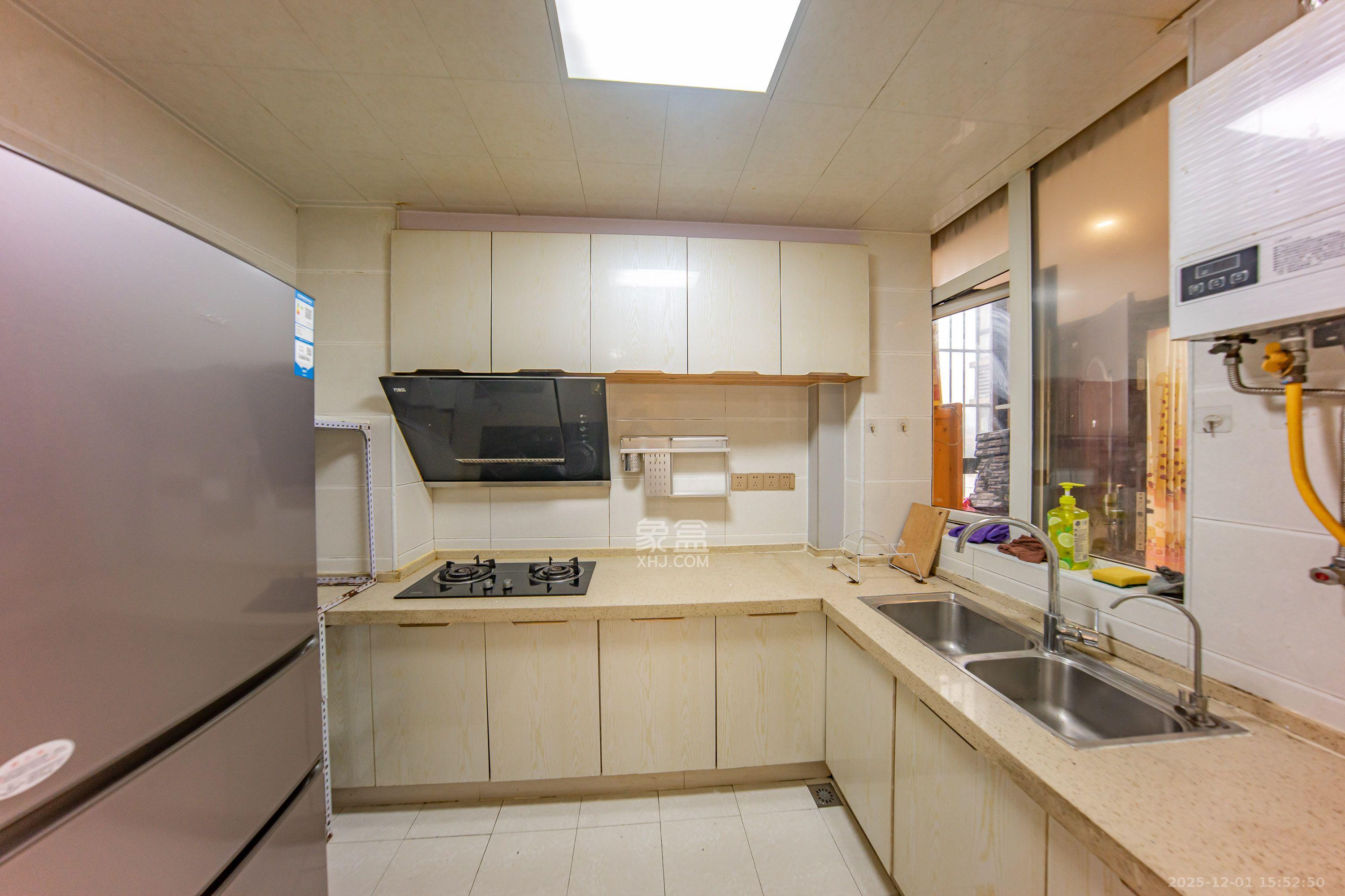 金鼎公园尚 3室2厅1卫 2000.0元/月 金鼎公园尚 3室2厅1卫 2000.0元/月室内图