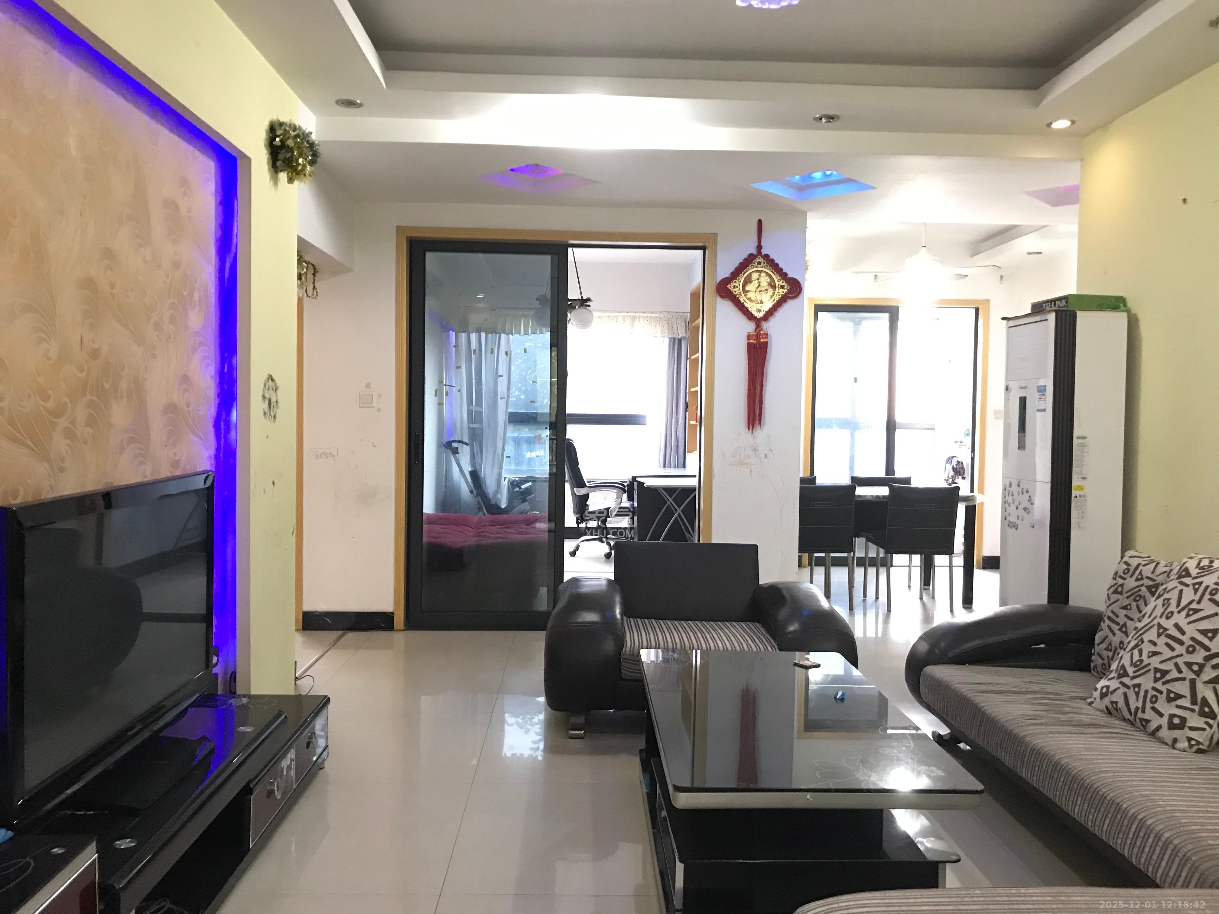 保利麓谷林语A区  3室2厅1卫    2200.0元/月