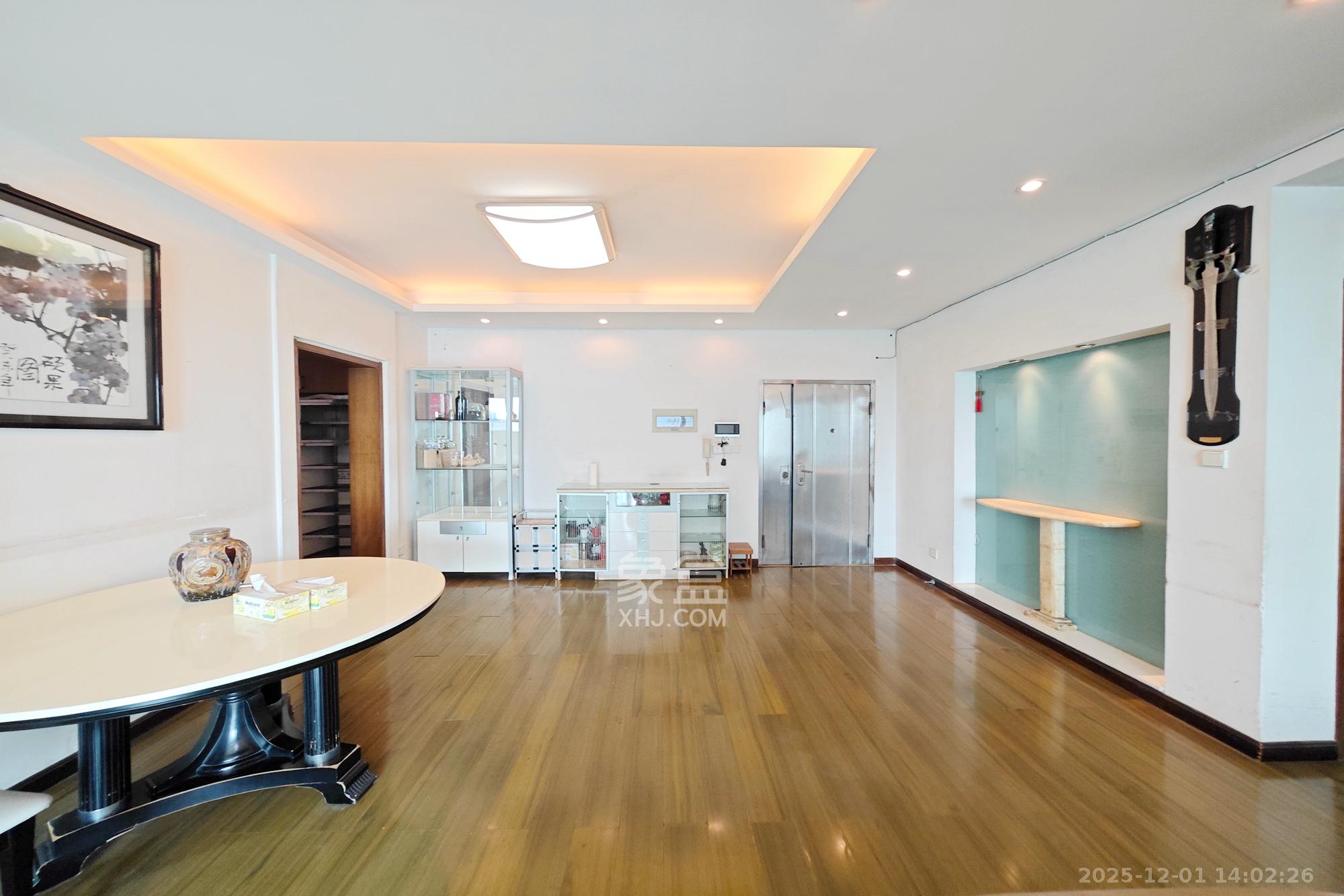 名都花园  4室2厅2卫    113.0万客厅