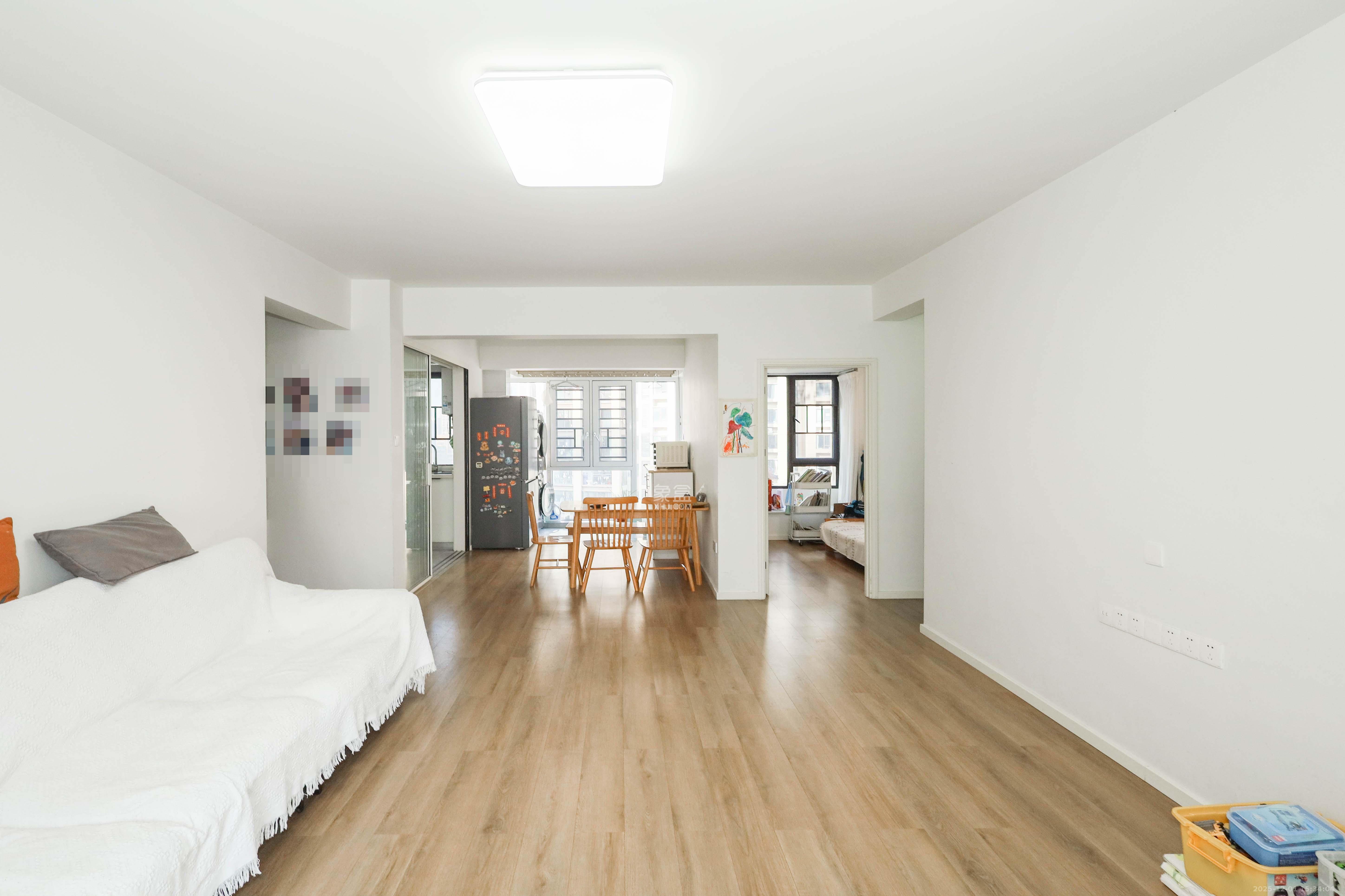 中国铁建梅溪青秀三期  4室2厅2卫    197.0万客厅