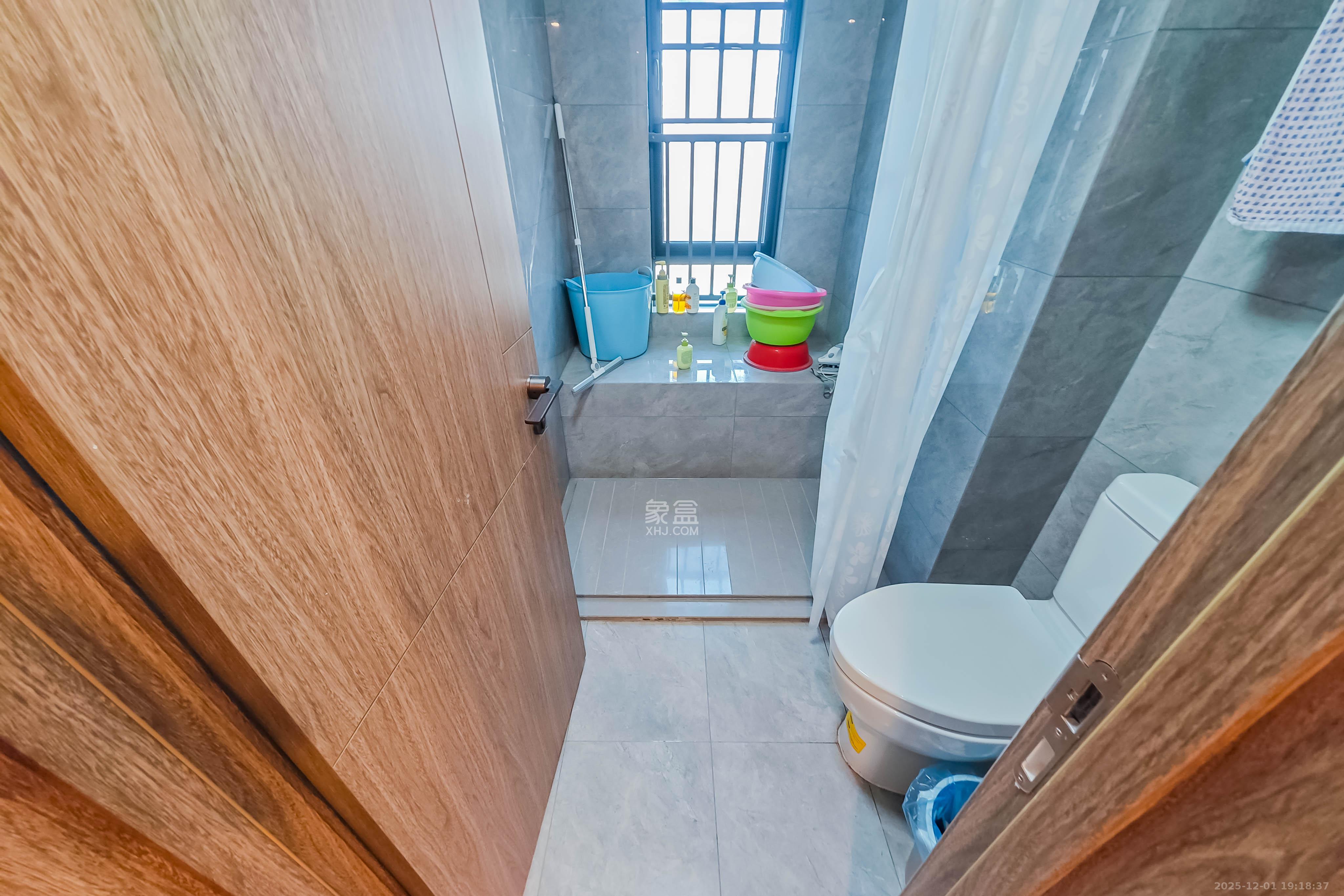 轨道万科悦府 4室2厅2卫 220.0万 轨道万科悦府 4室2厅2卫 220.0万卫生间